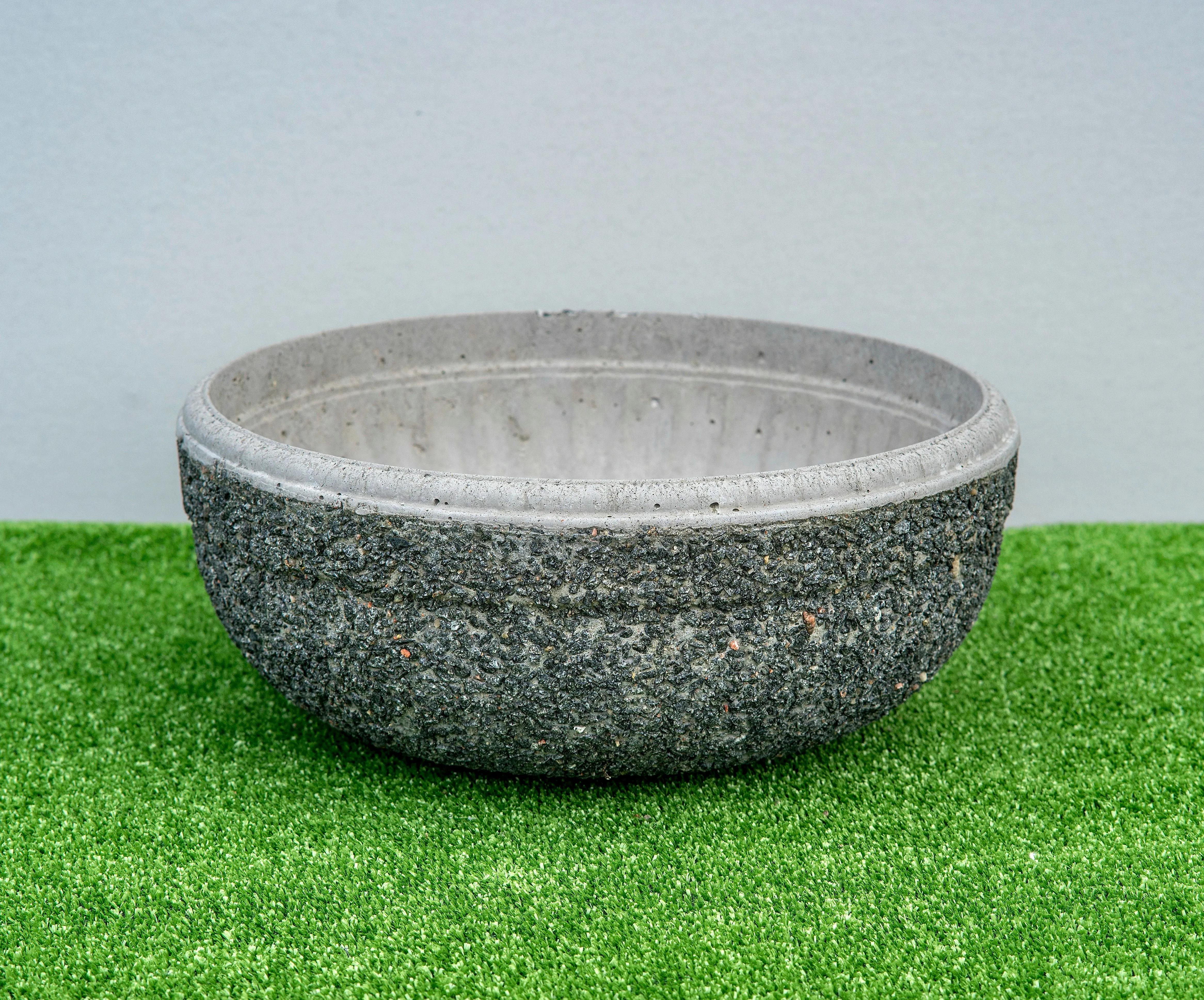 Graniidist vaasid ja betoonist lillepotid