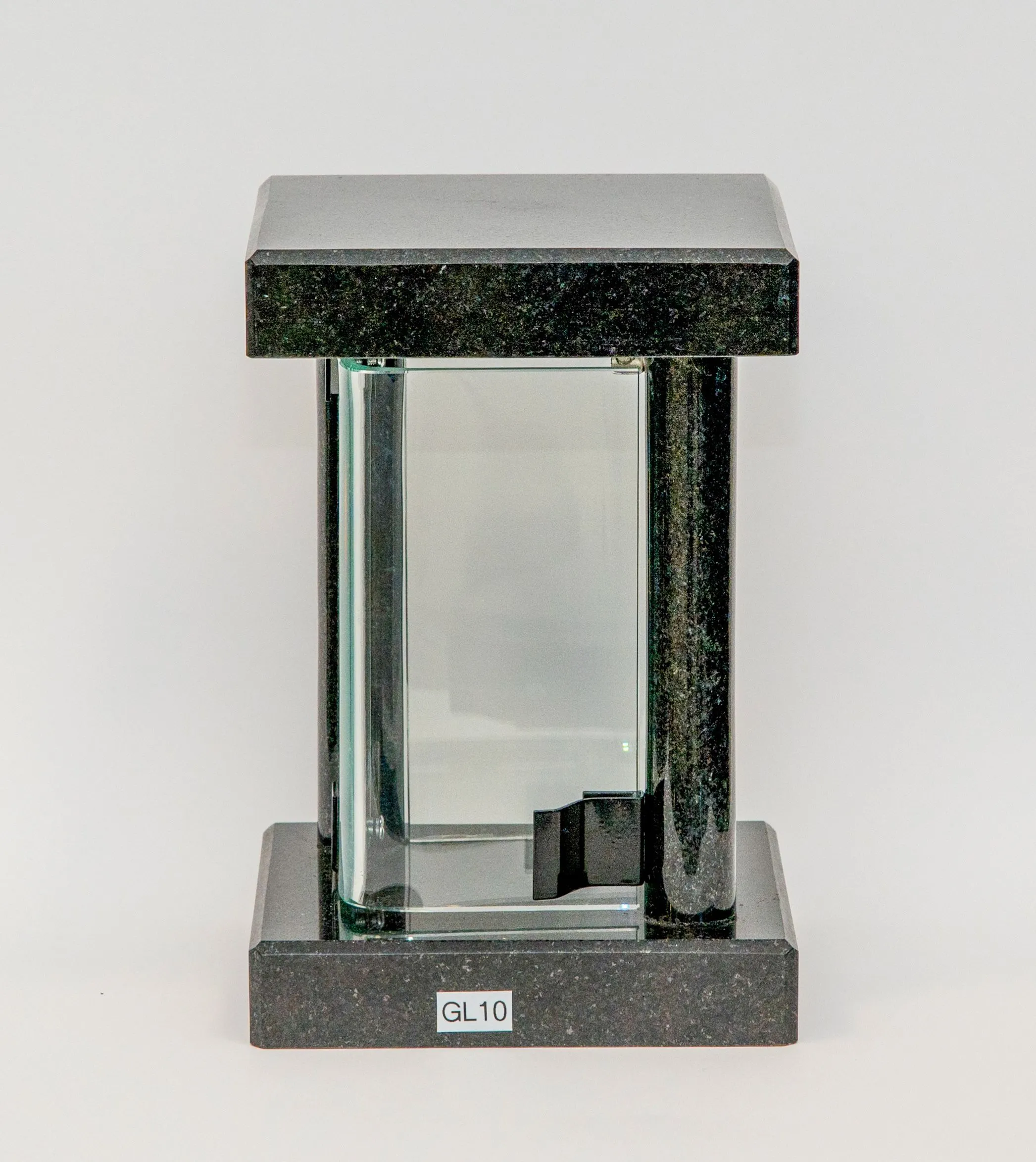 Metallist laternad ja lambid