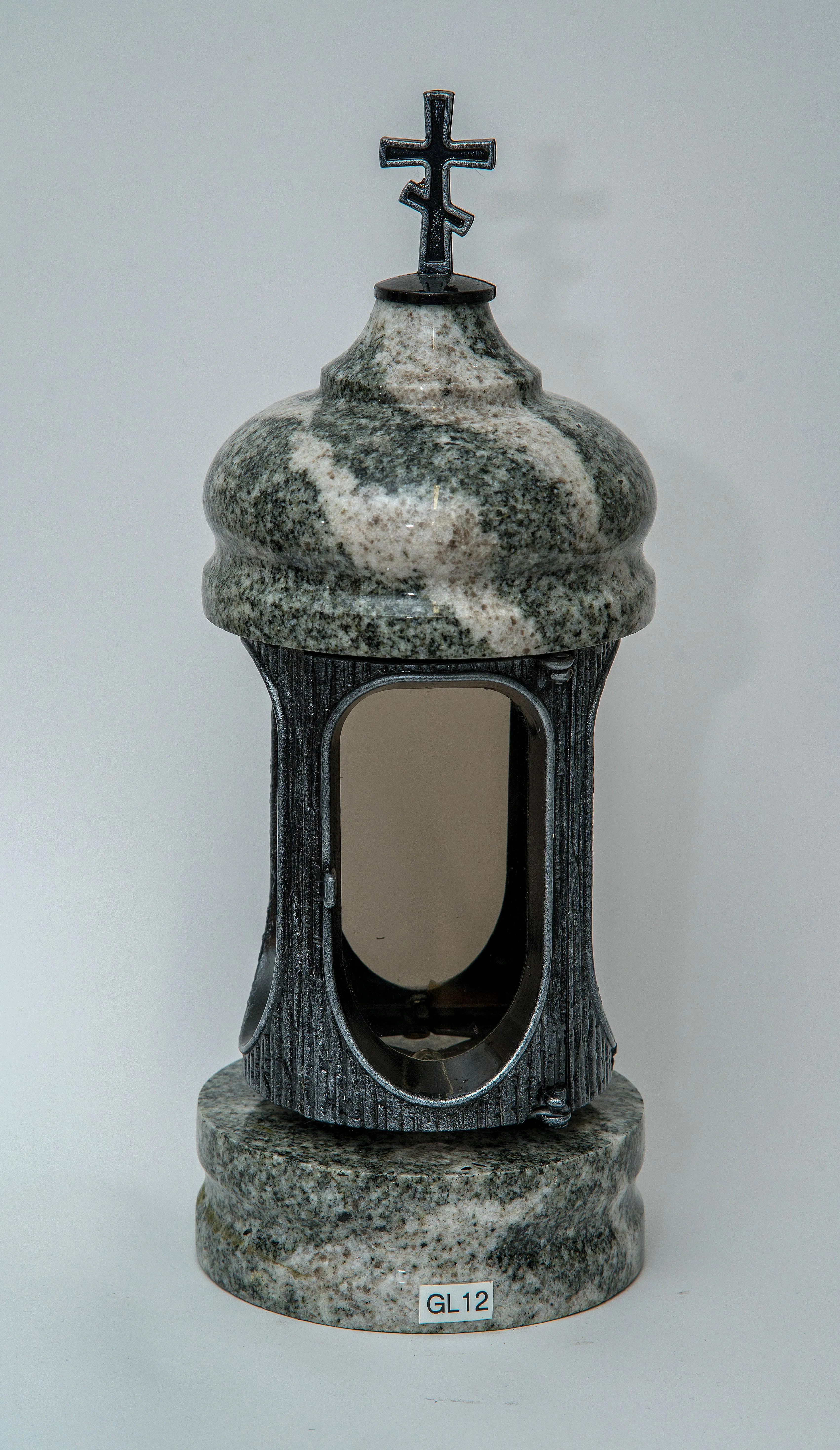 Metallist laternad ja lambid