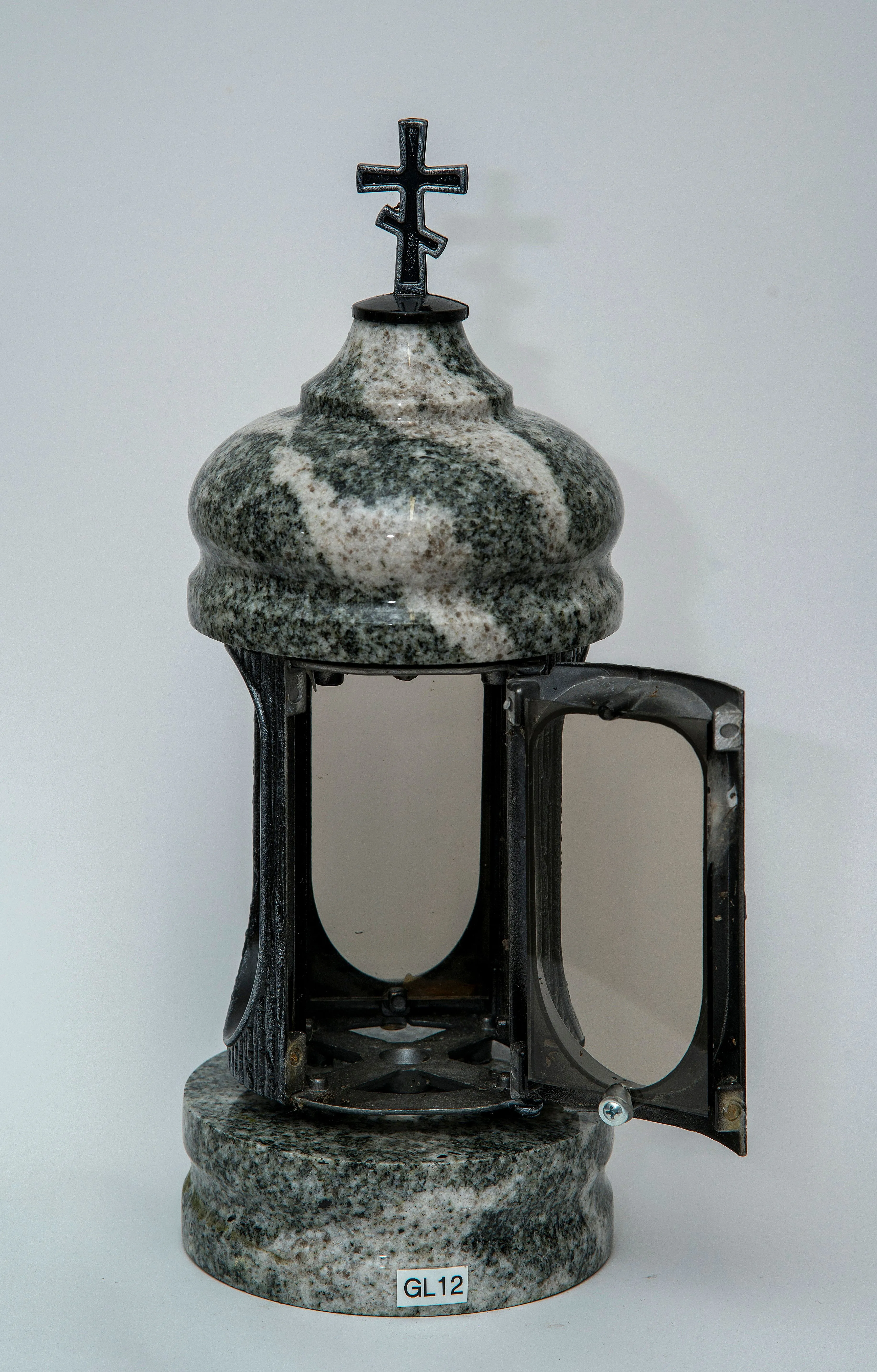 Metallist laternad ja lambid