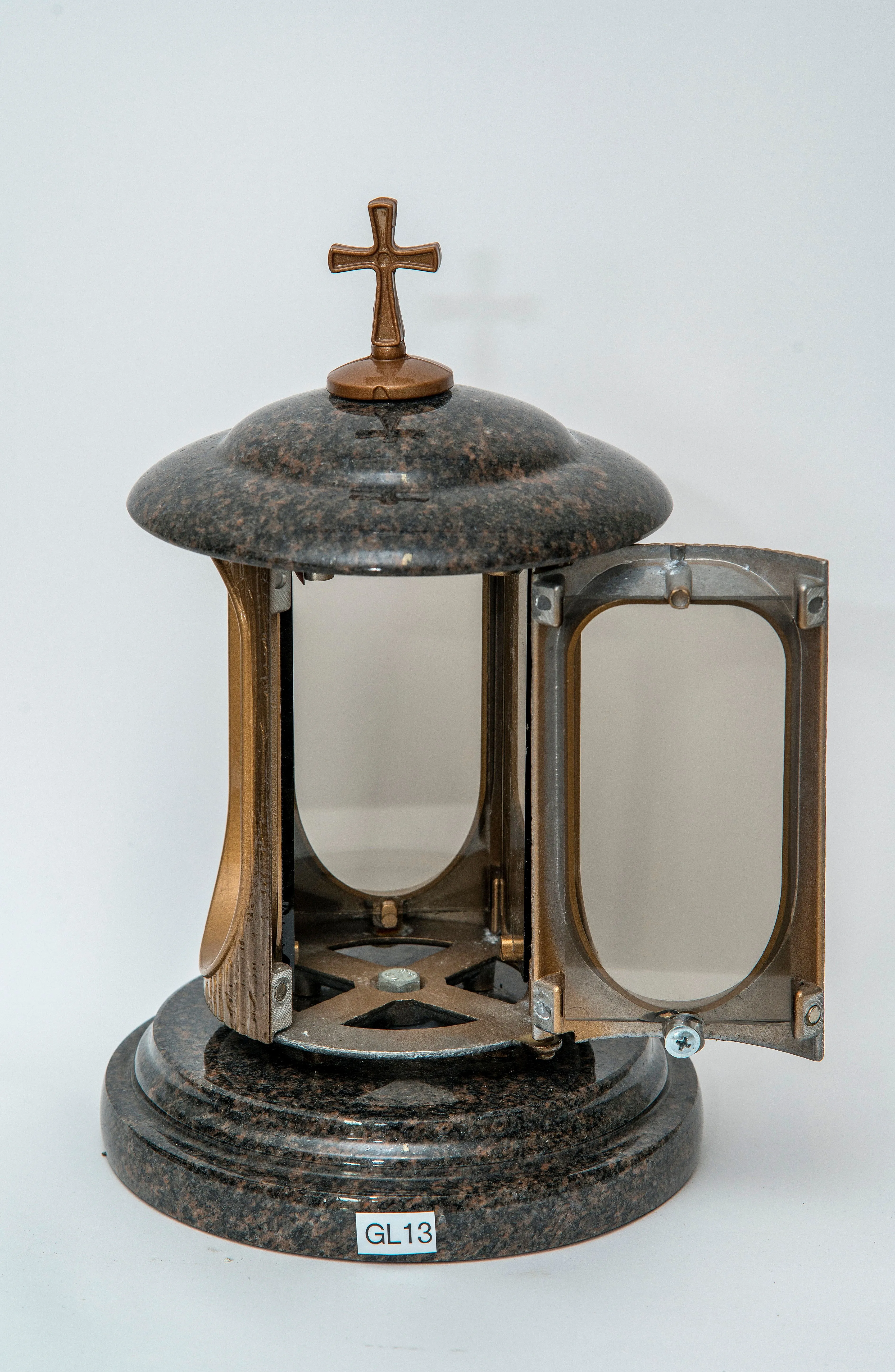 Metallist laternad ja lambid