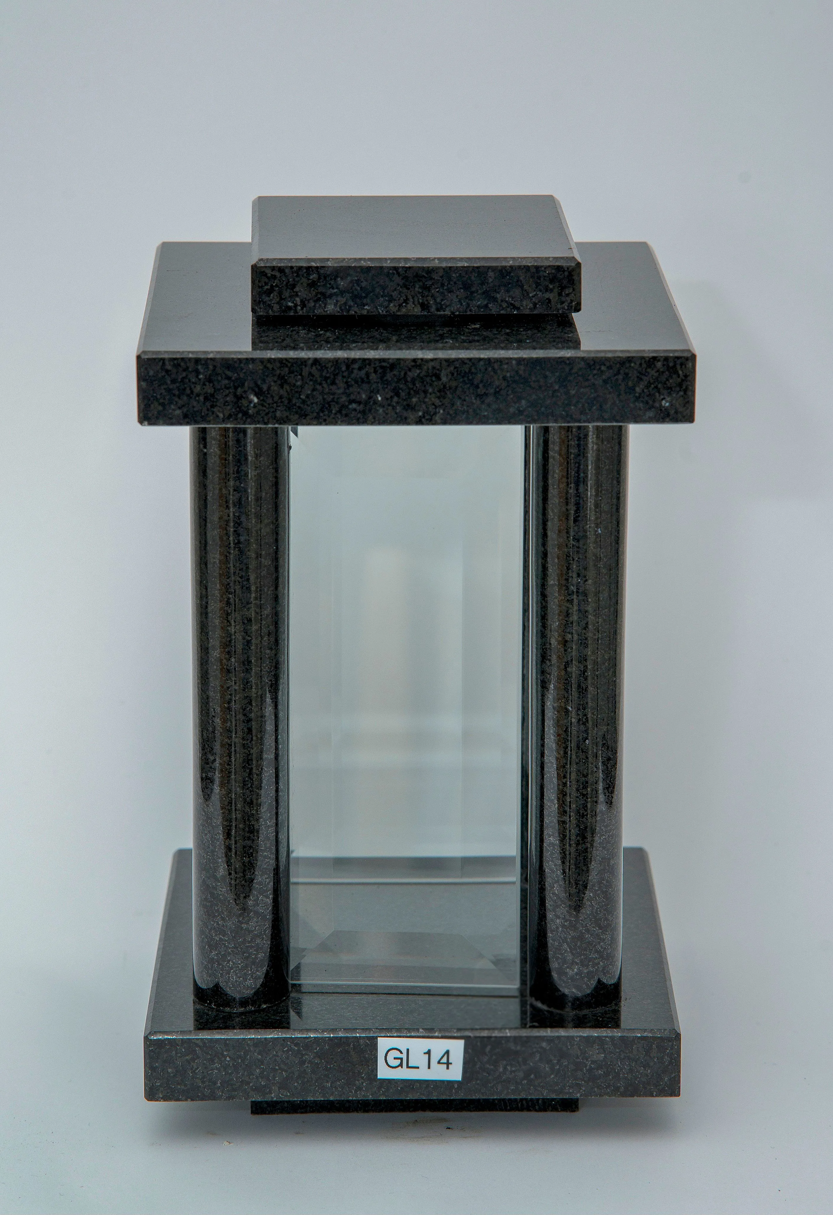 Metallist laternad ja lambid