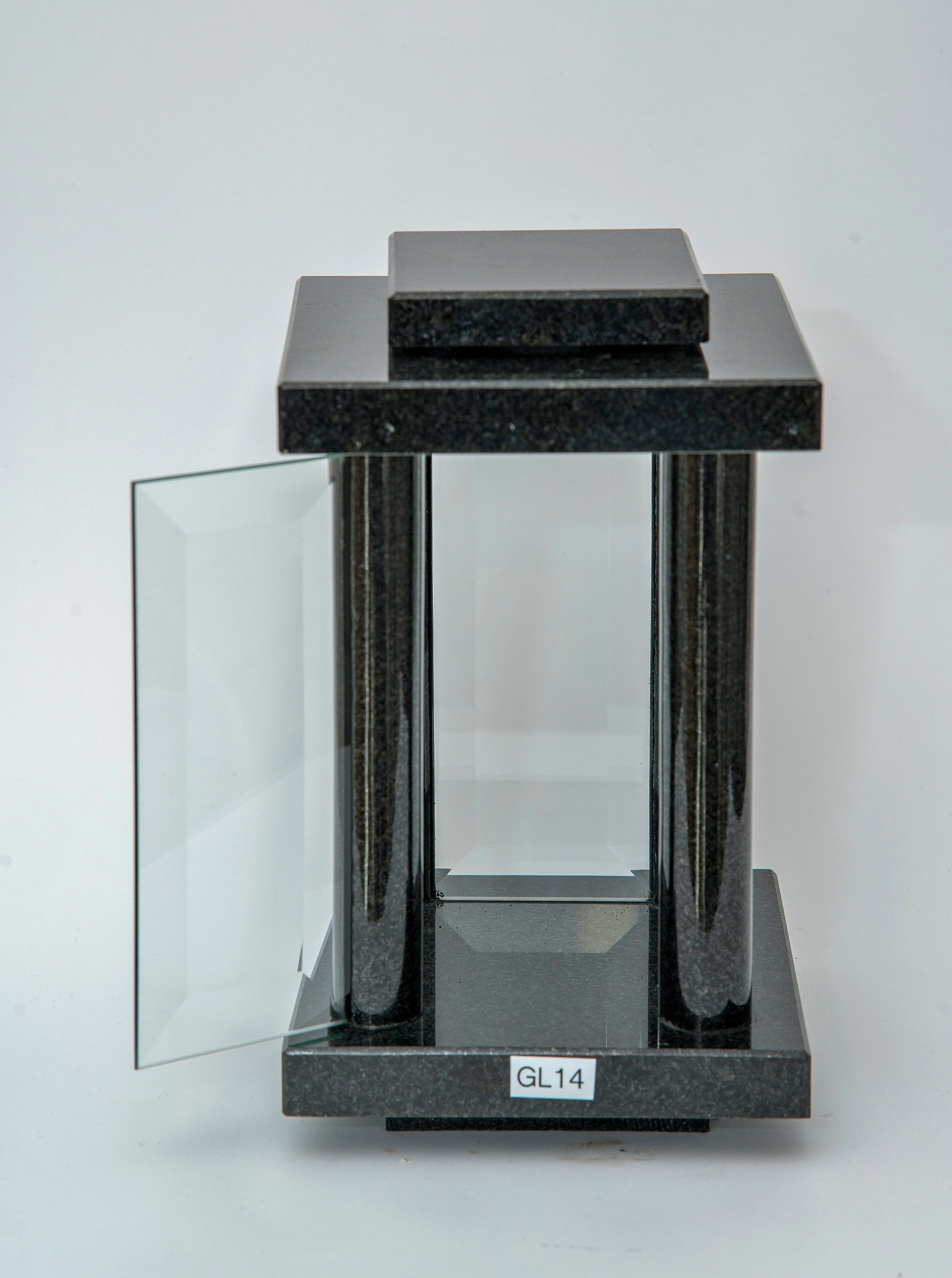 Metallist laternad ja lambid