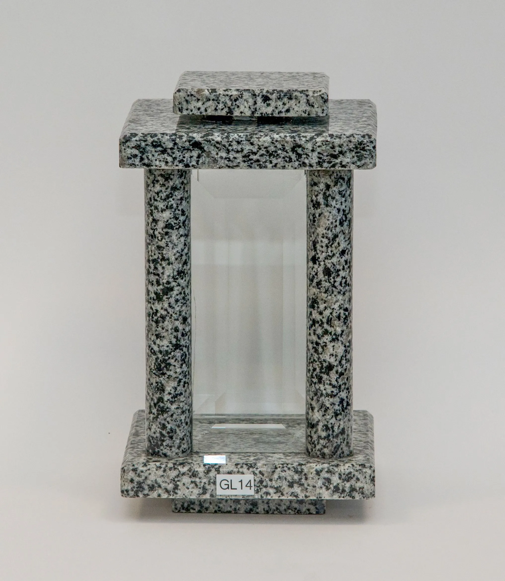 Metallist laternad ja lambid