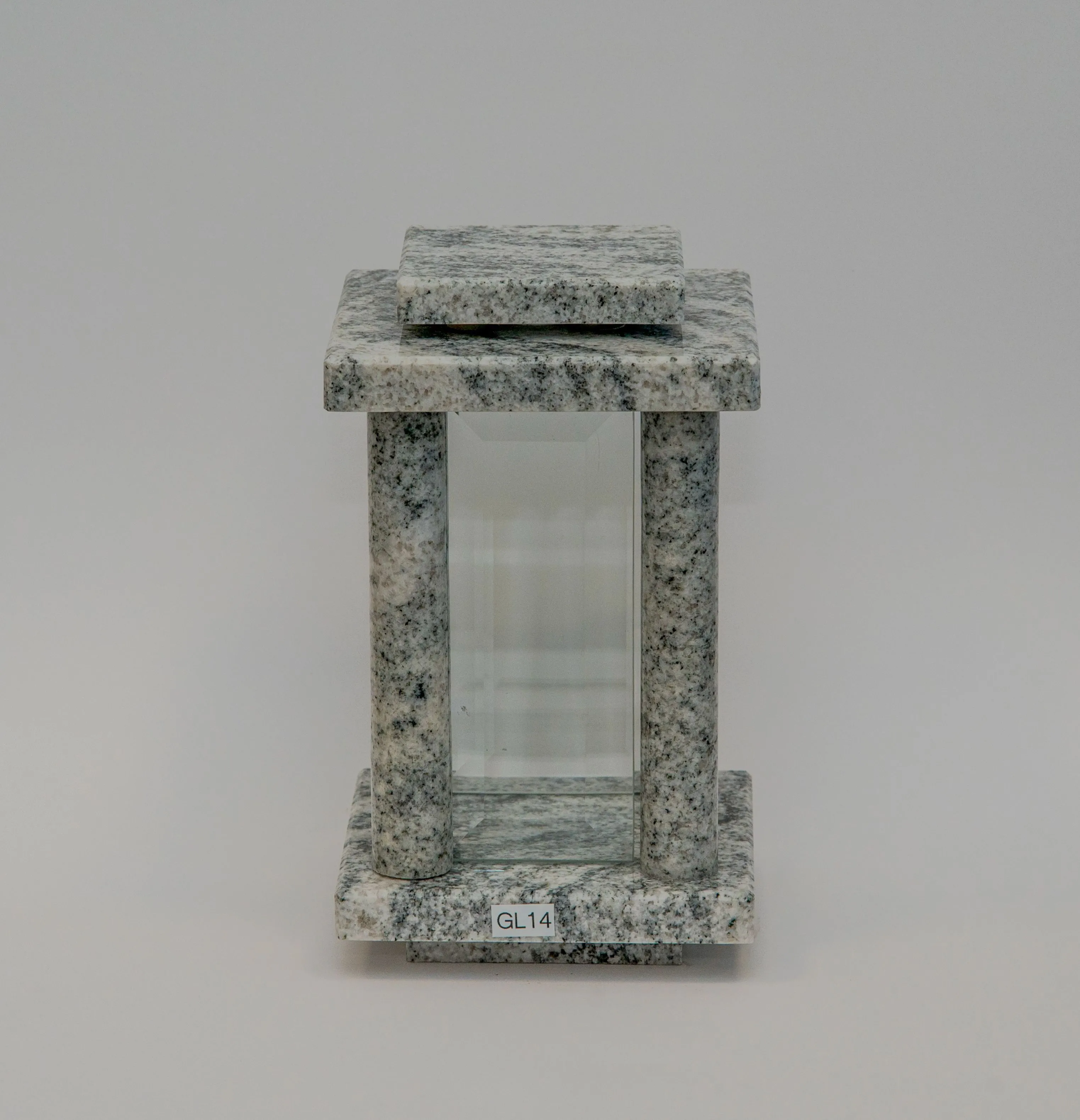 Metallist laternad ja lambid