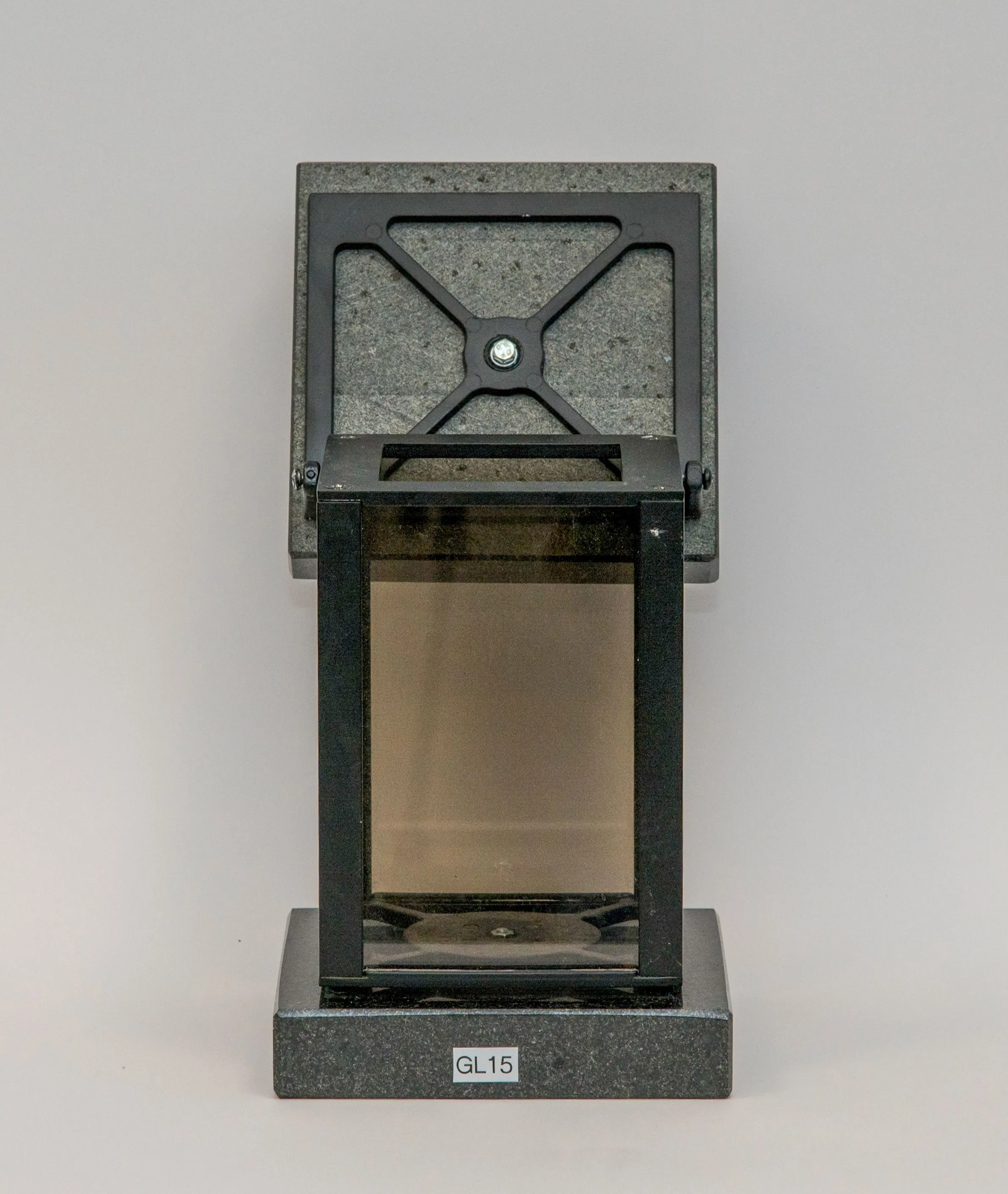 Metallist laternad ja lambid