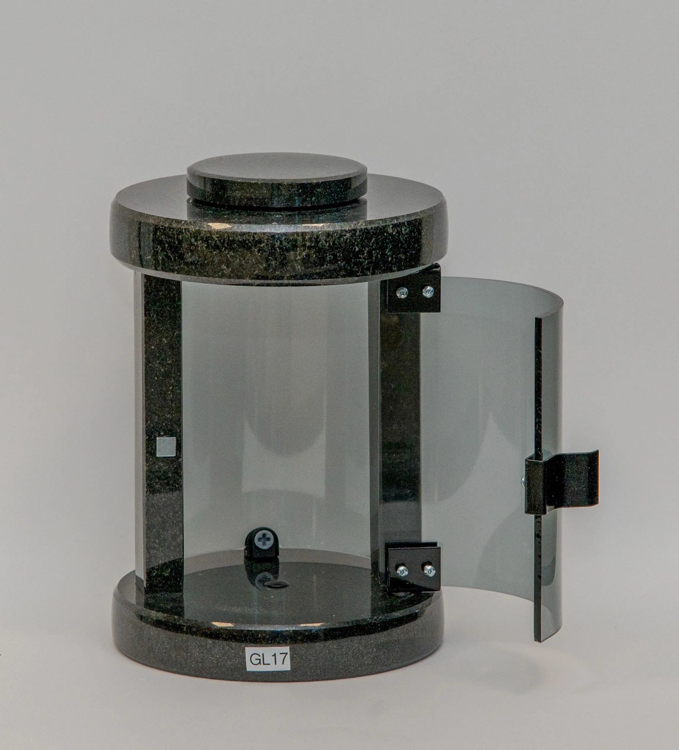 Metallist laternad ja lambid