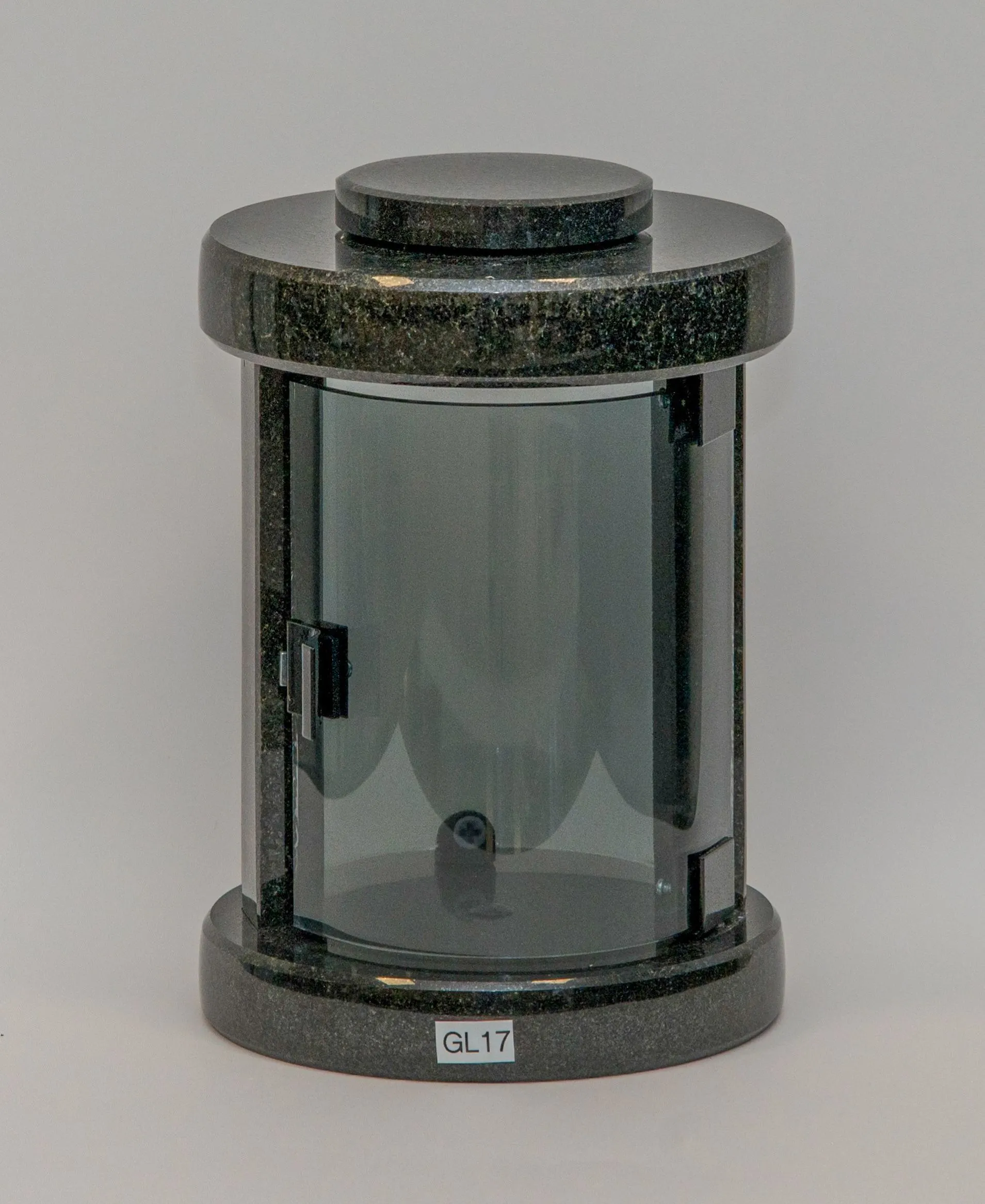 Metallist laternad ja lambid