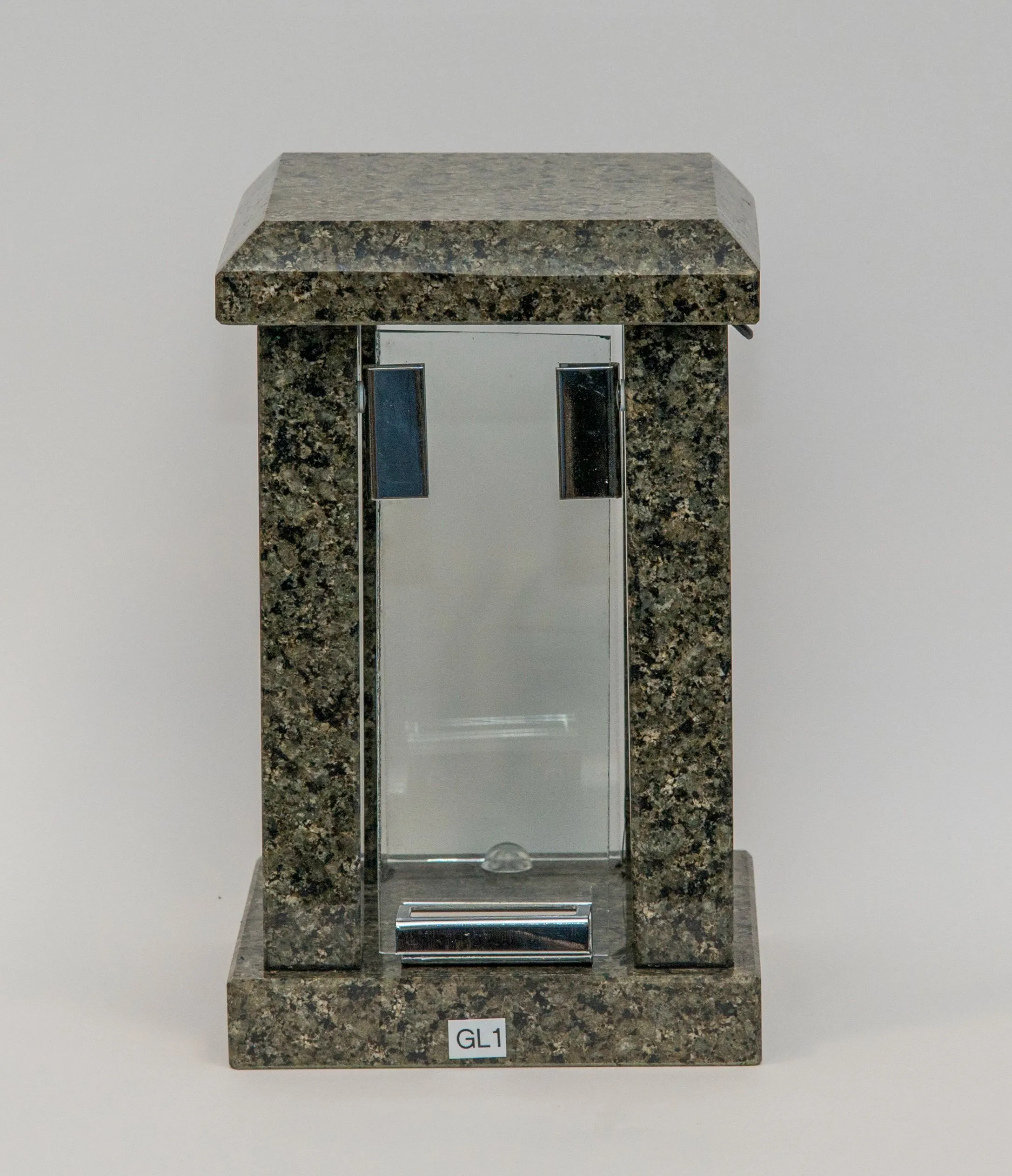 Metallist laternad ja lambid