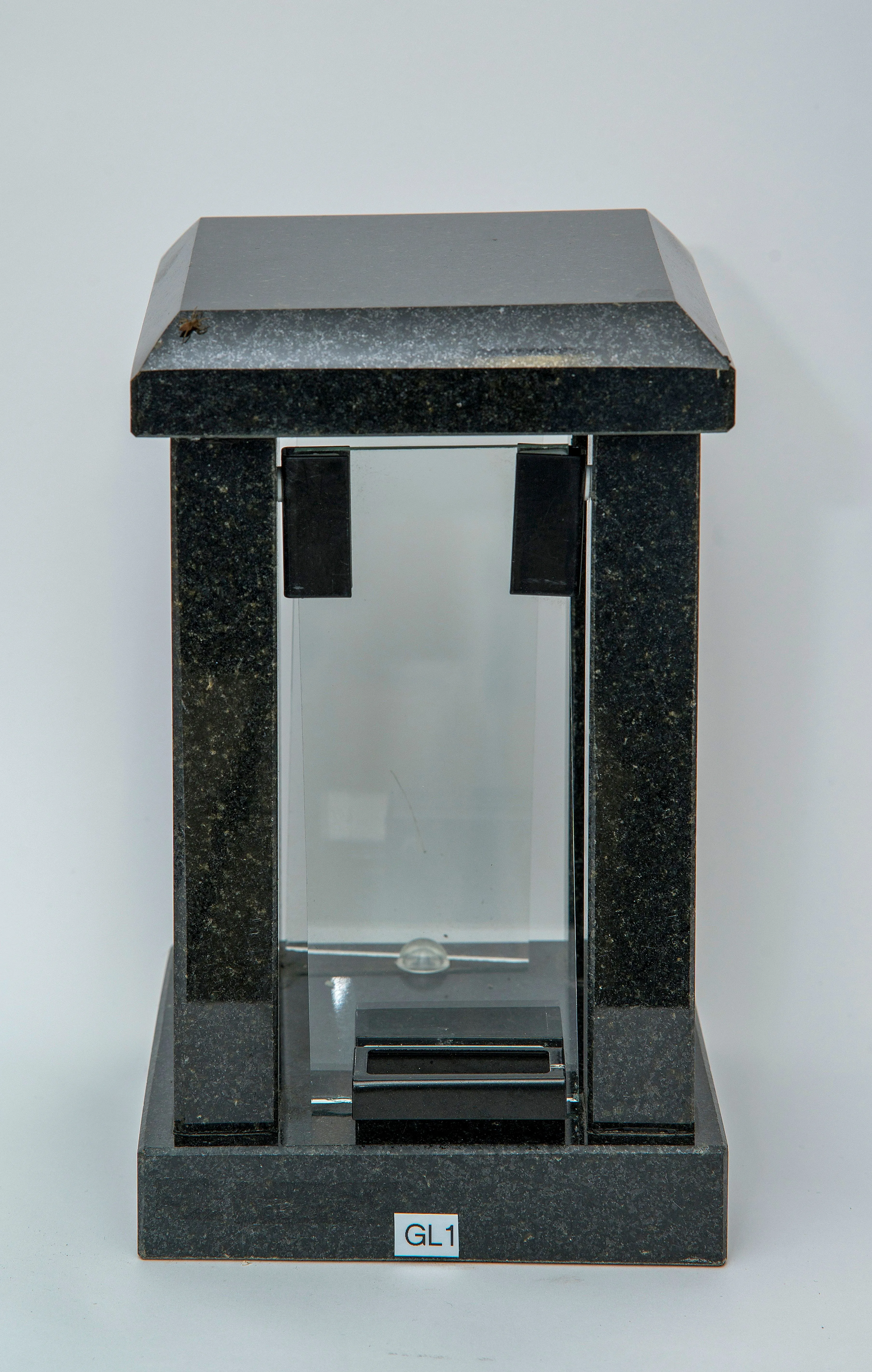 Metallist laternad ja lambid