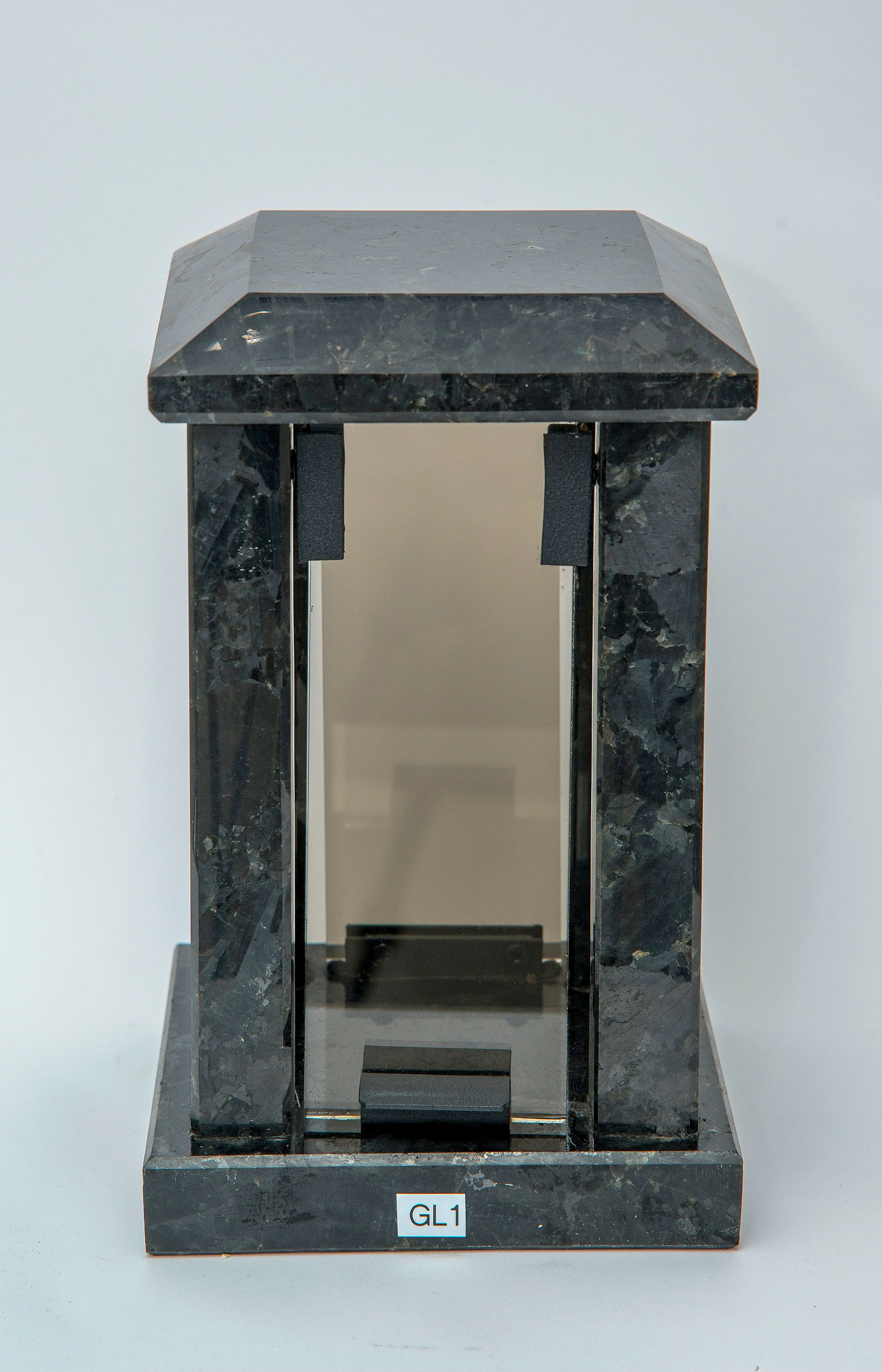 Metallist laternad ja lambid