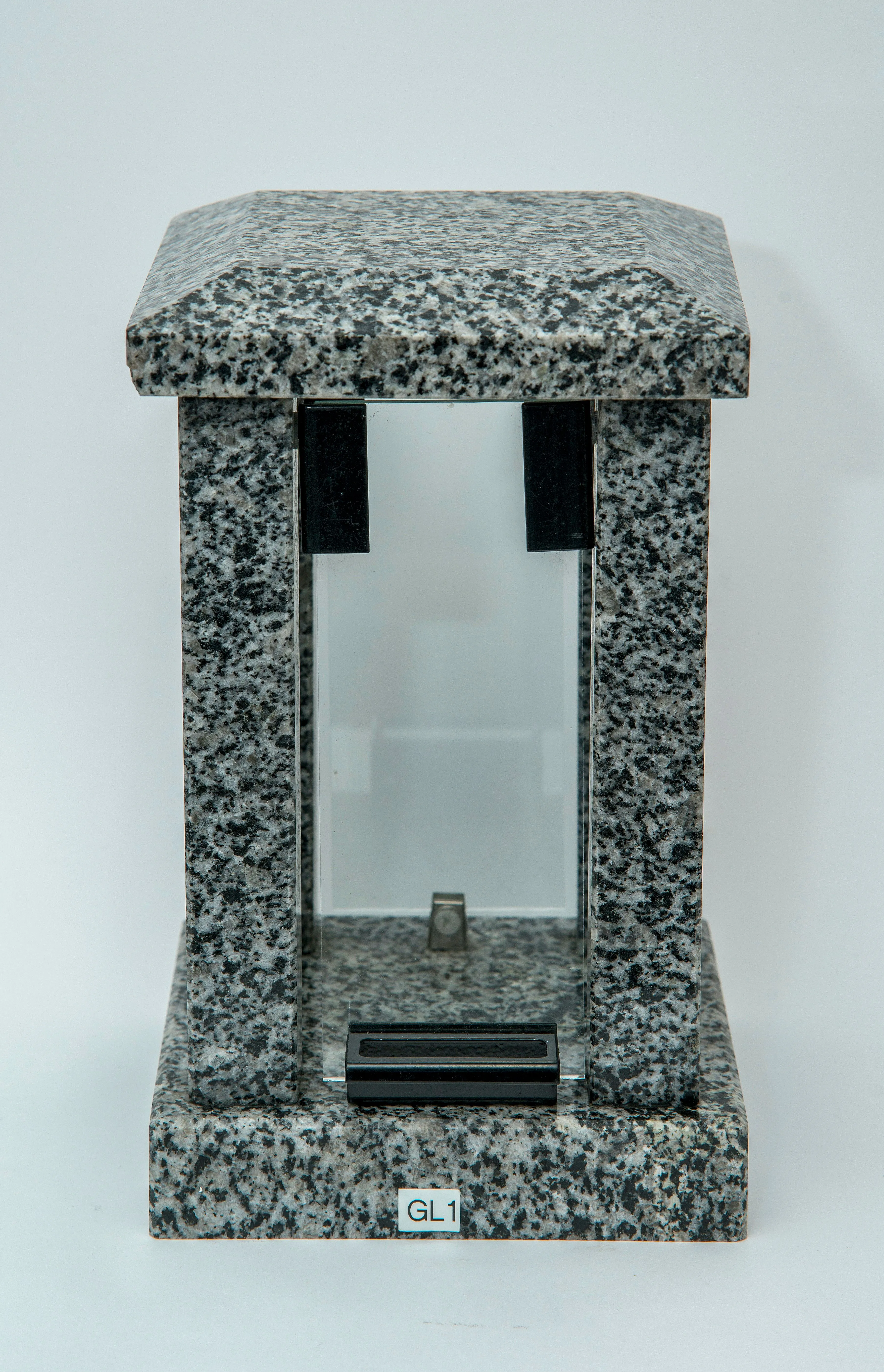 Metallist laternad ja lambid