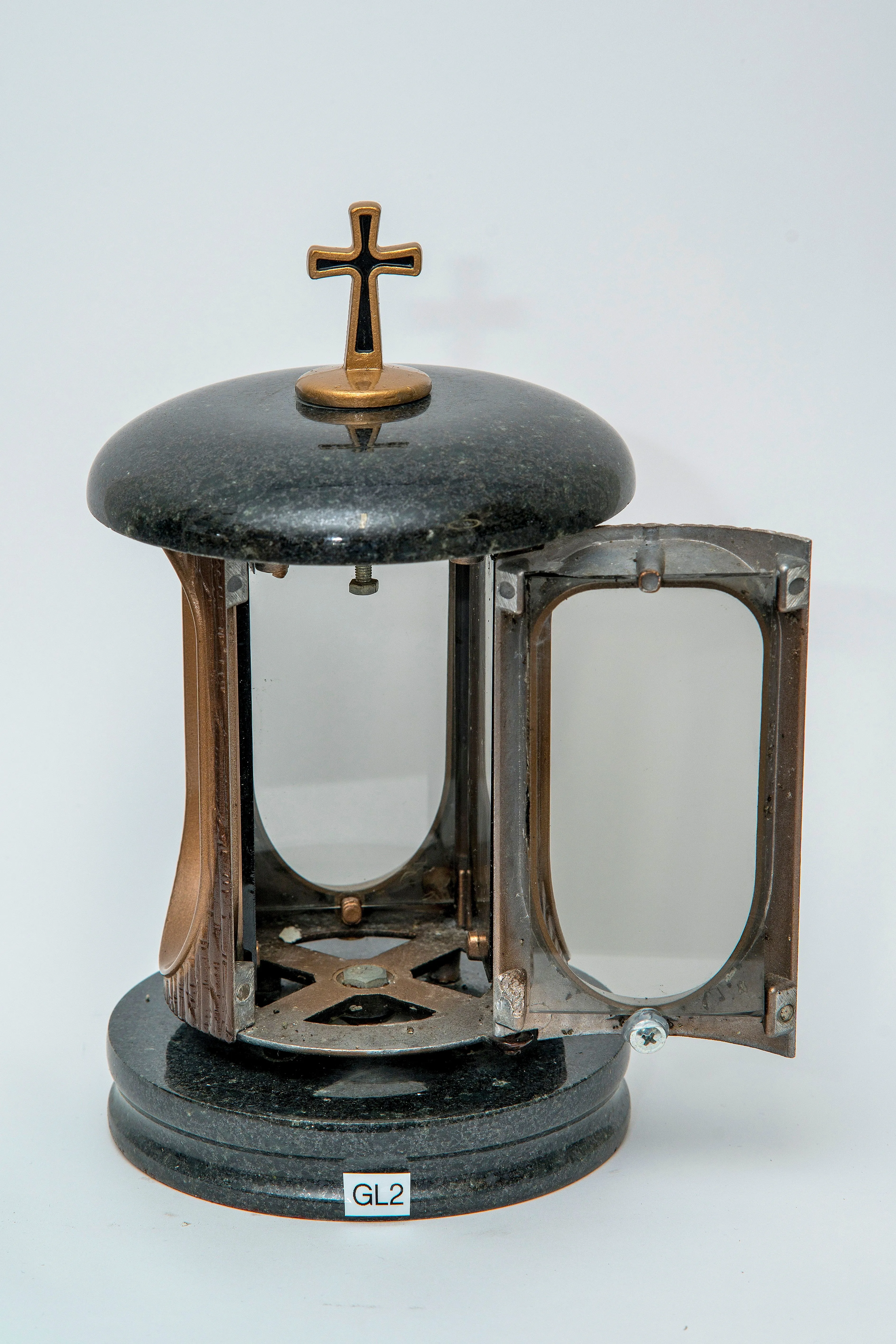 Metallist laternad ja lambid