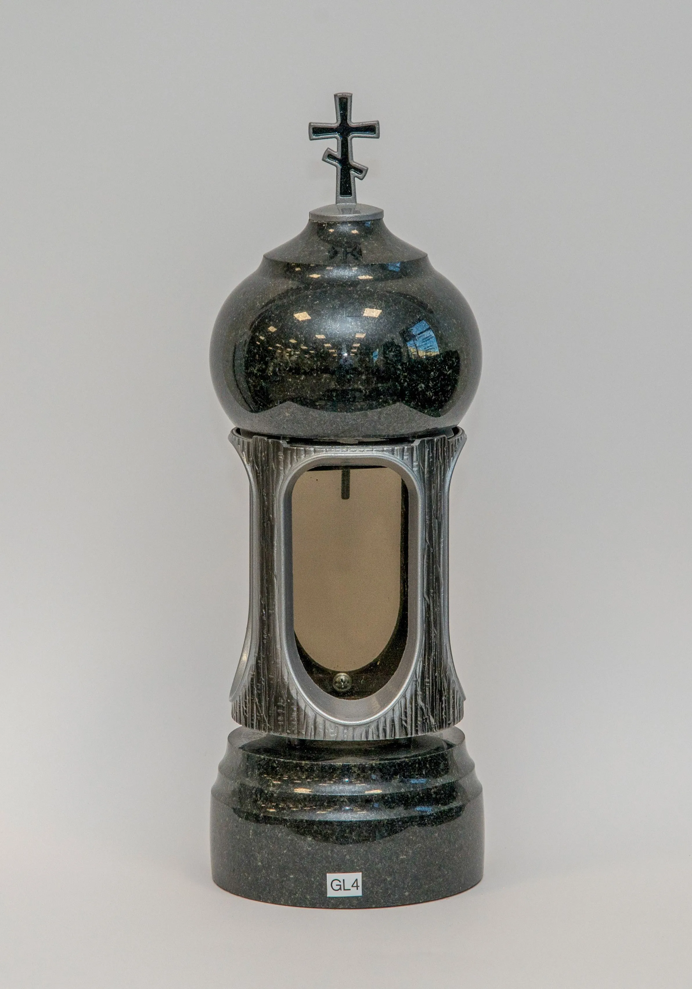 Metallist laternad ja lambid