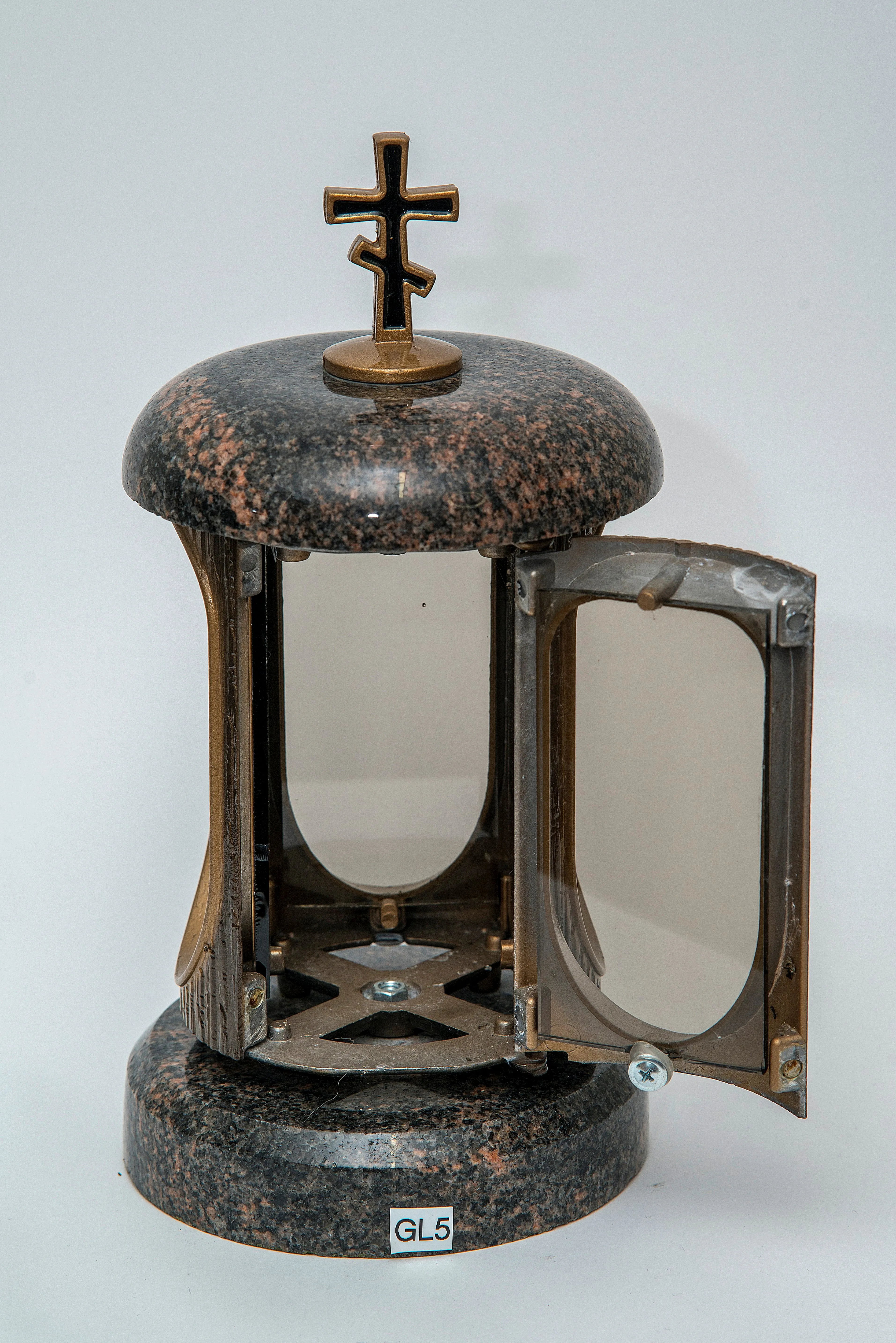 Metallist laternad ja lambid