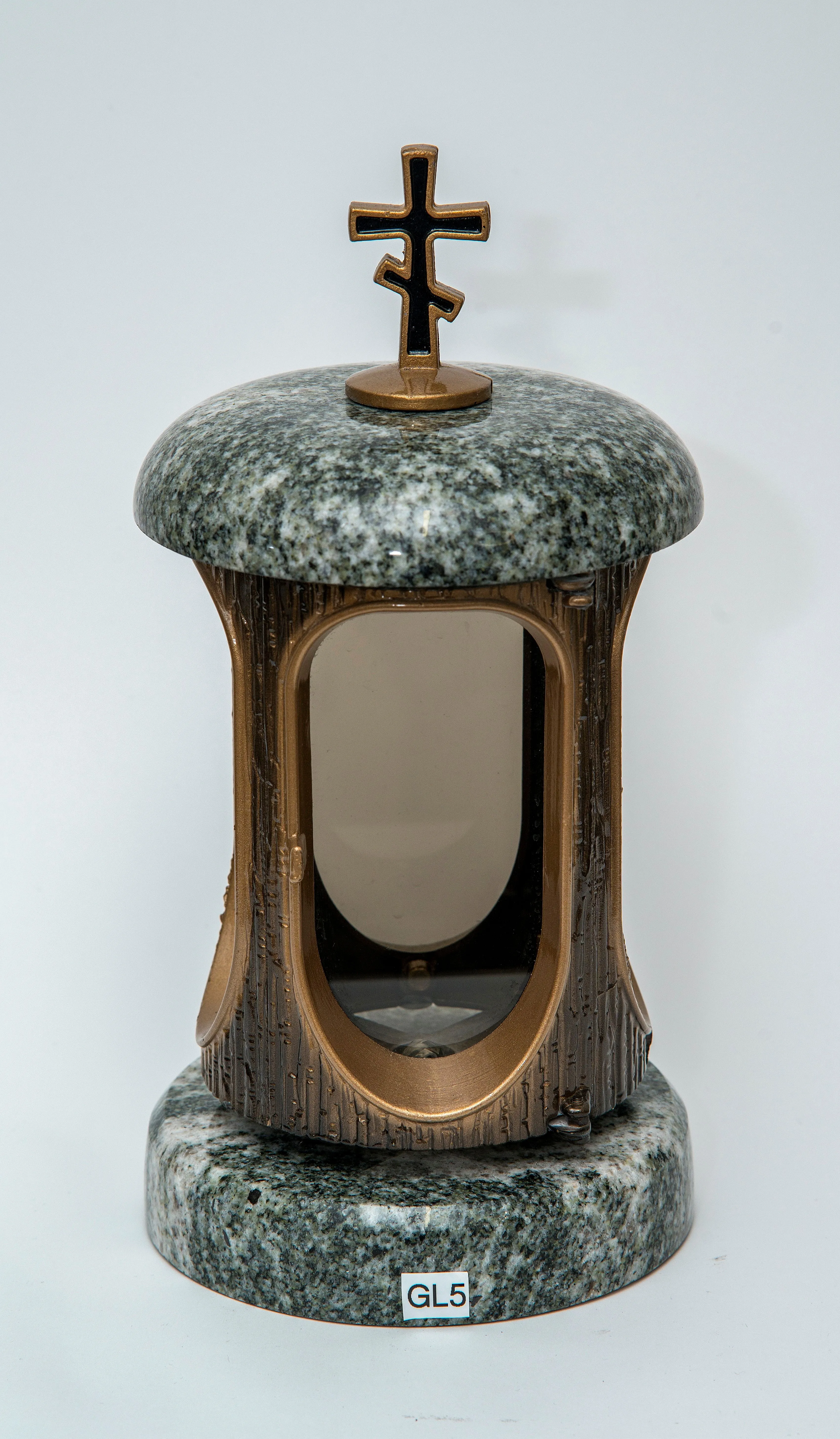 Metallist laternad ja lambid