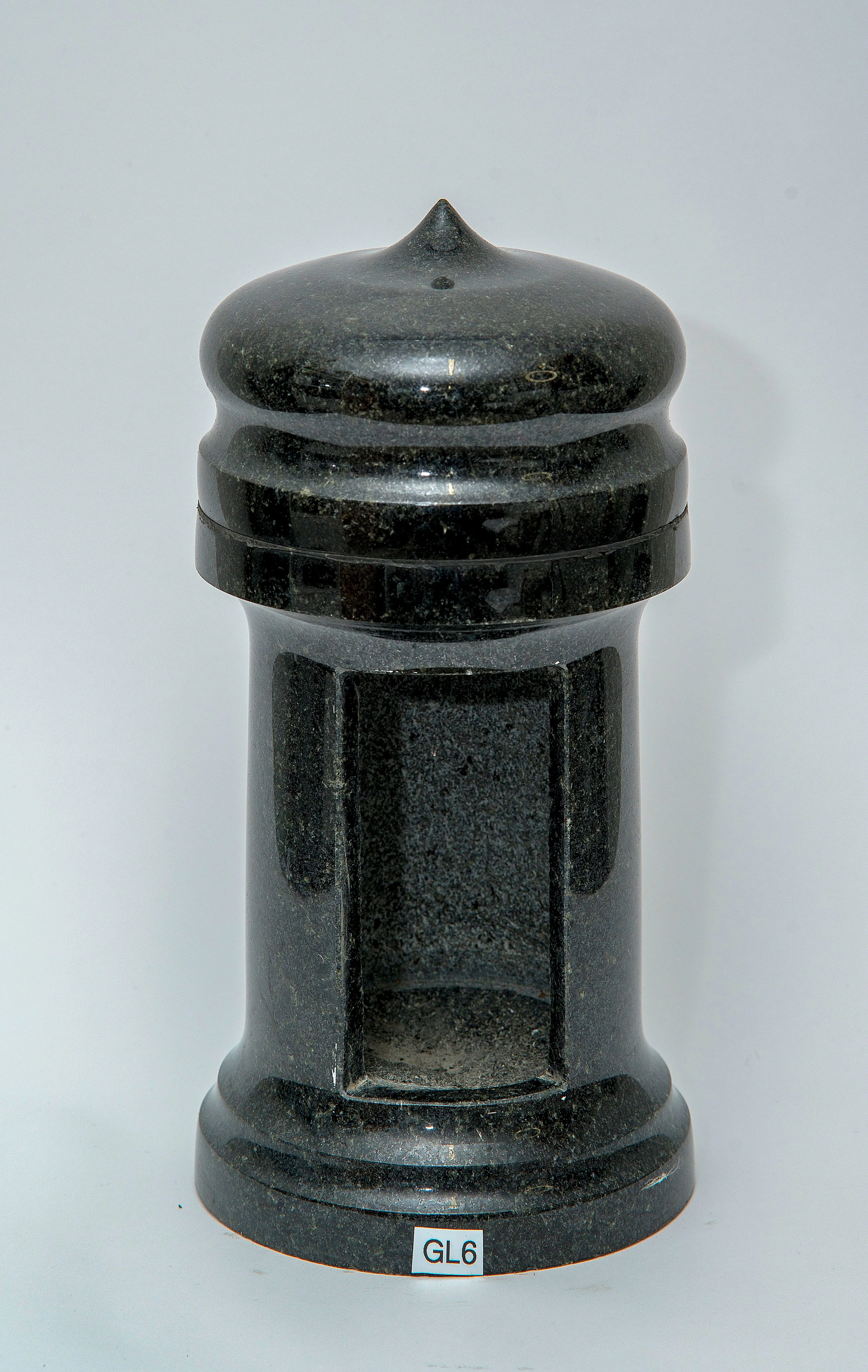 Metallist laternad ja lambid