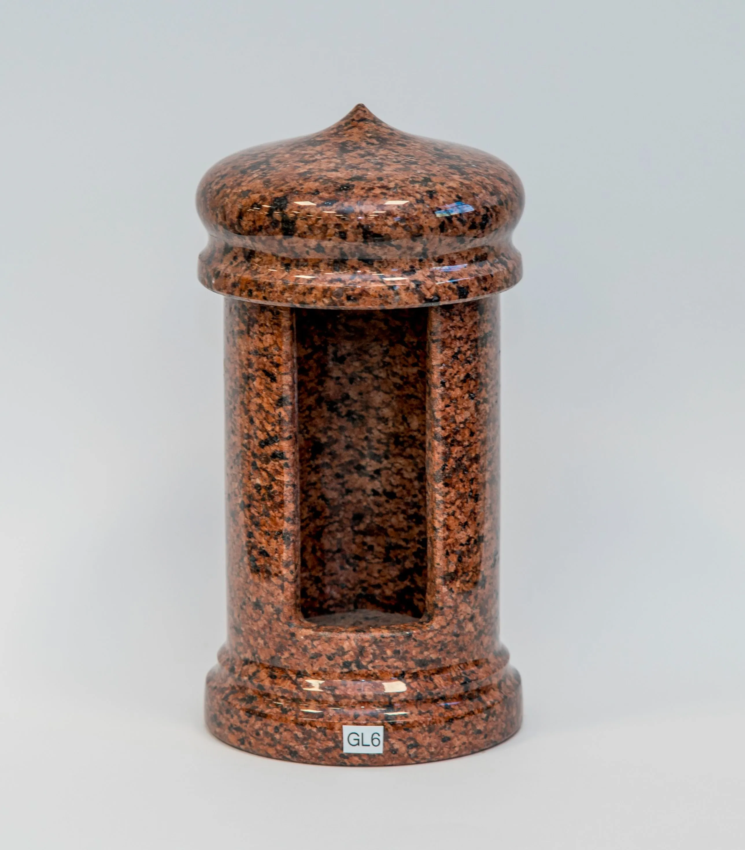 Metallist laternad ja lambid