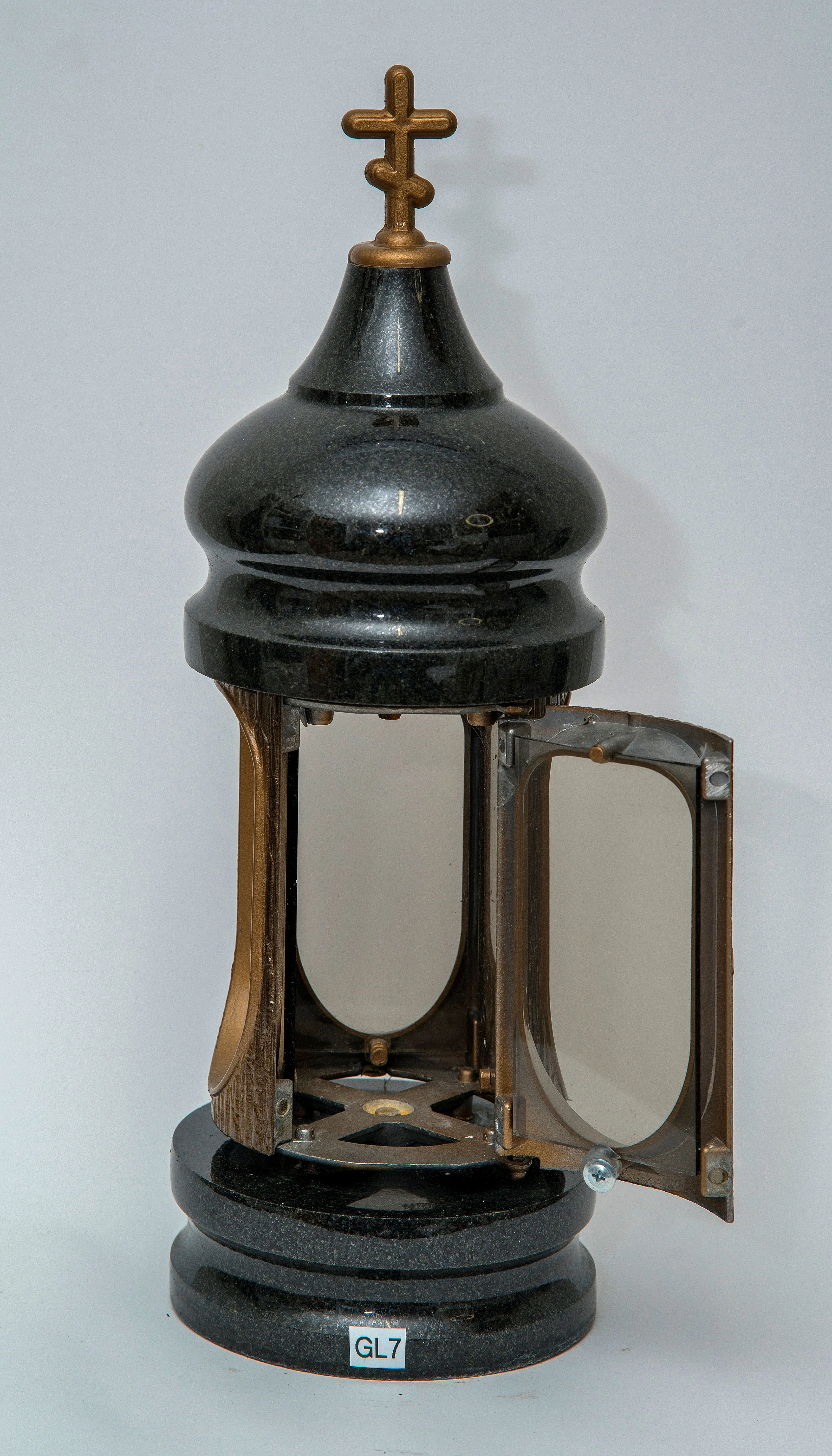 Metallist laternad ja lambid