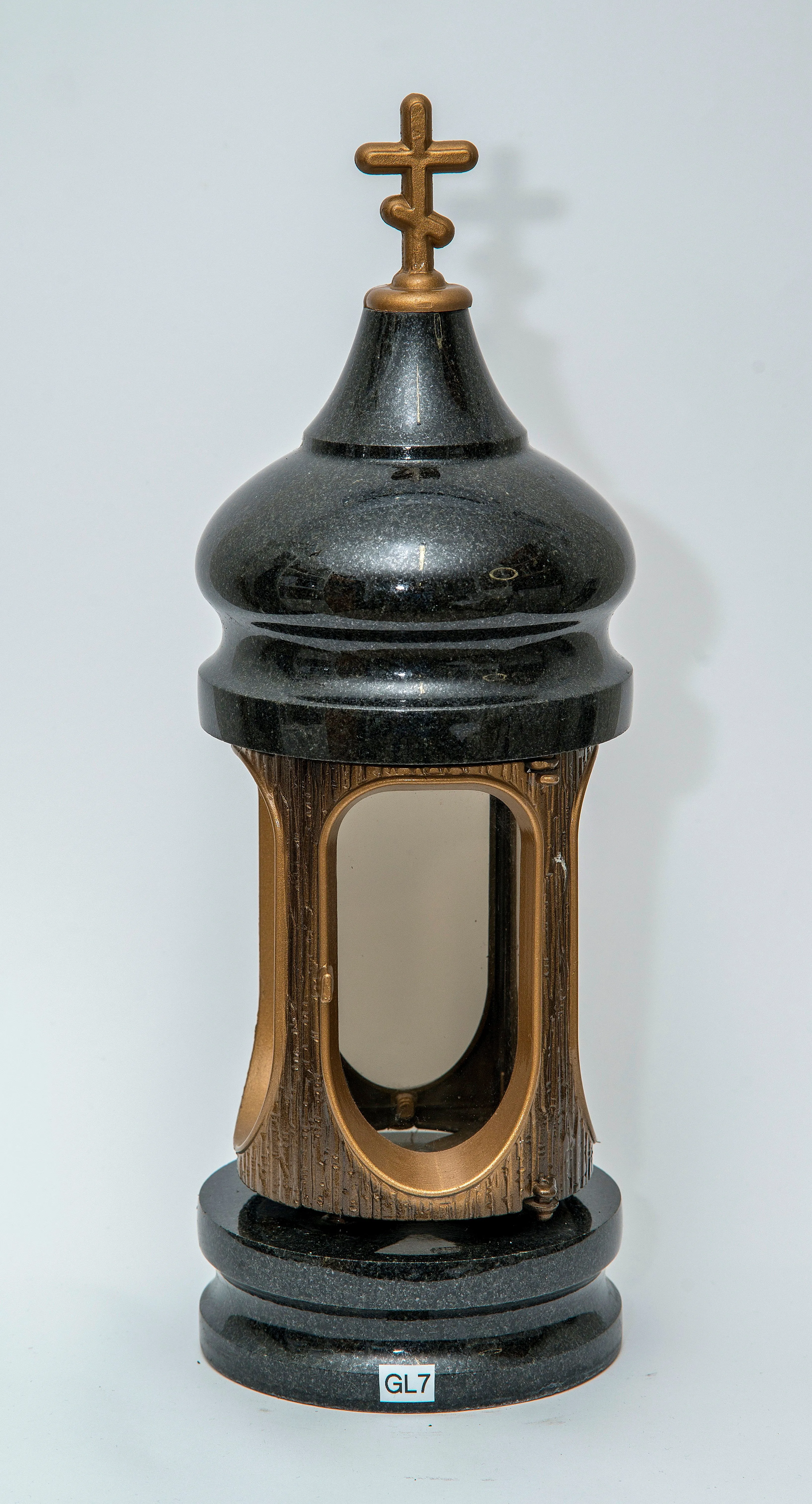 Metallist laternad ja lambid