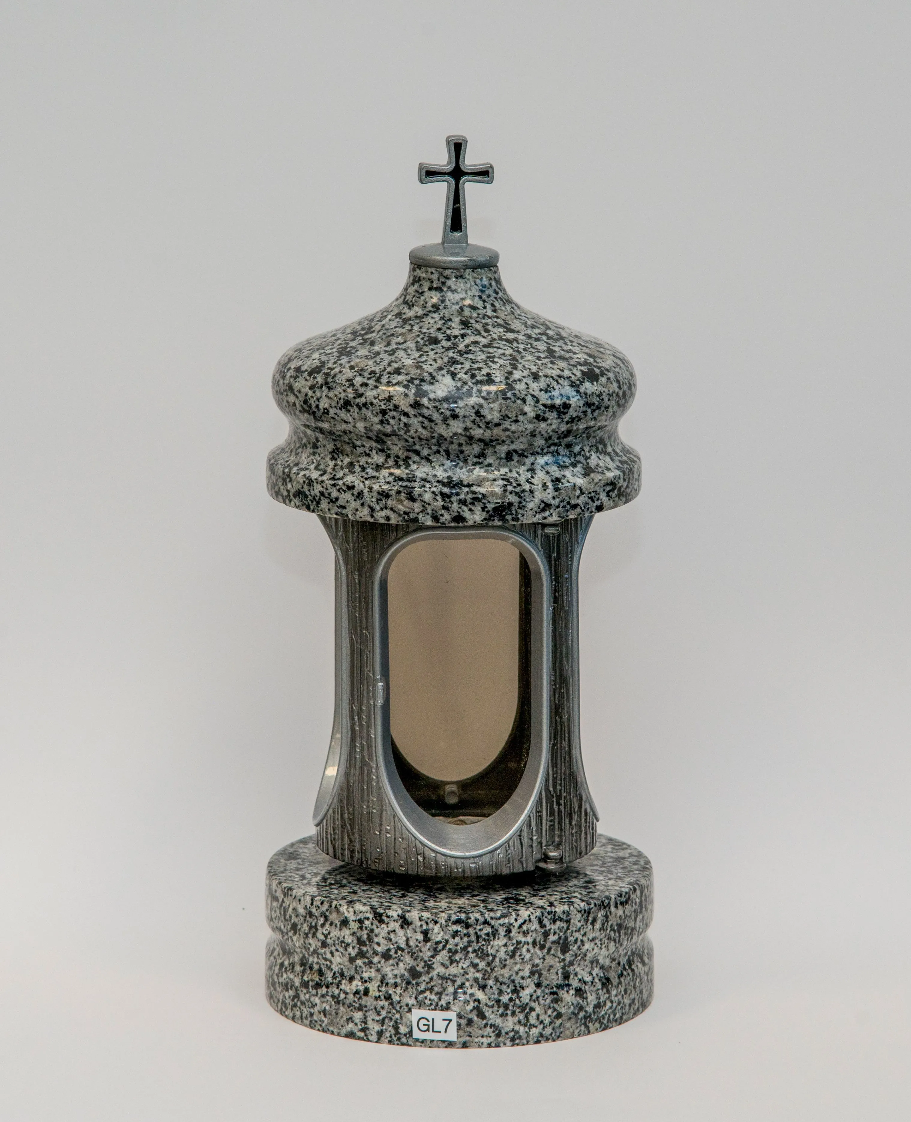 Metallist laternad ja lambid