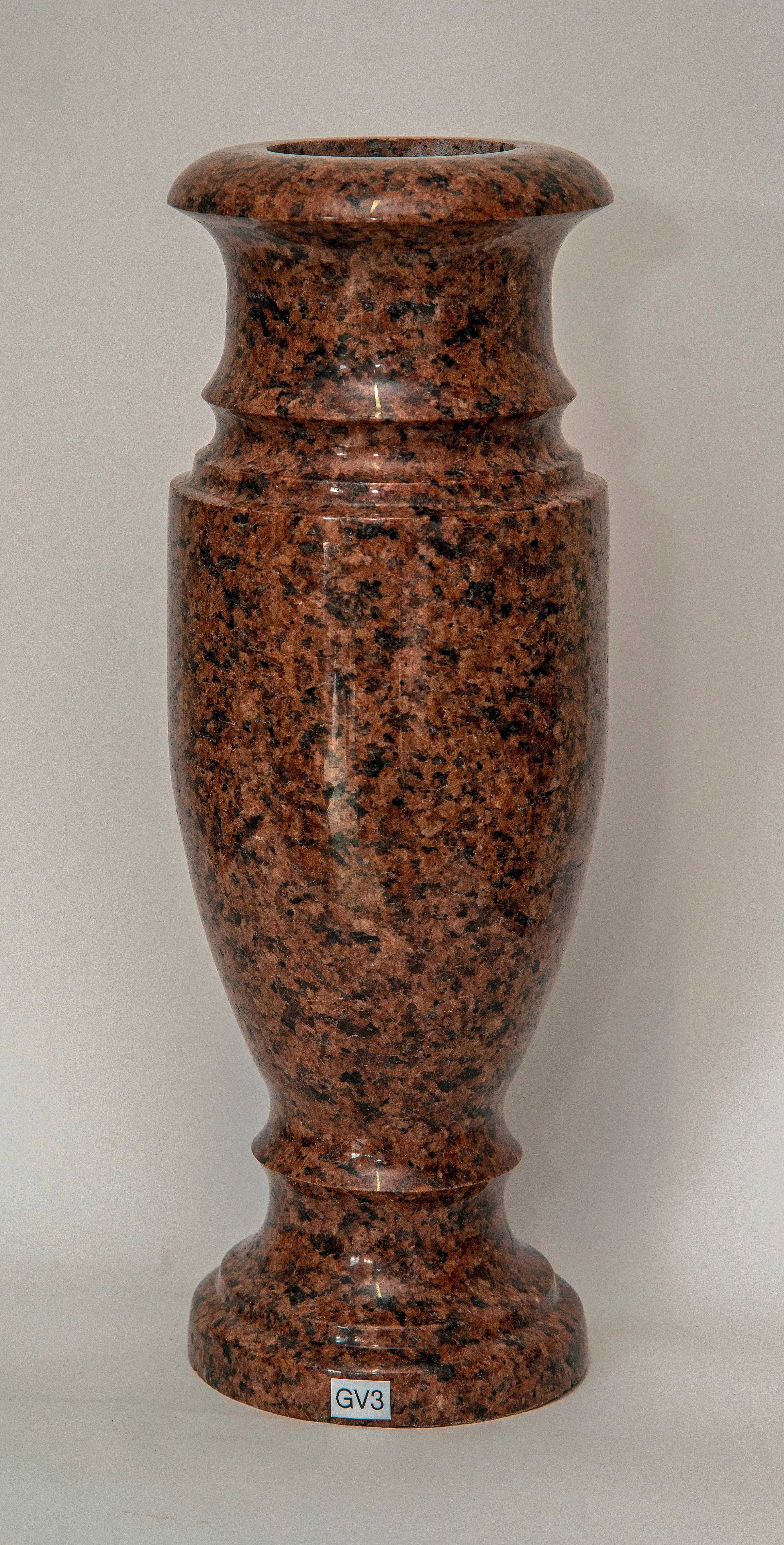 Graniidist vaasid ja betoonist lillepotid