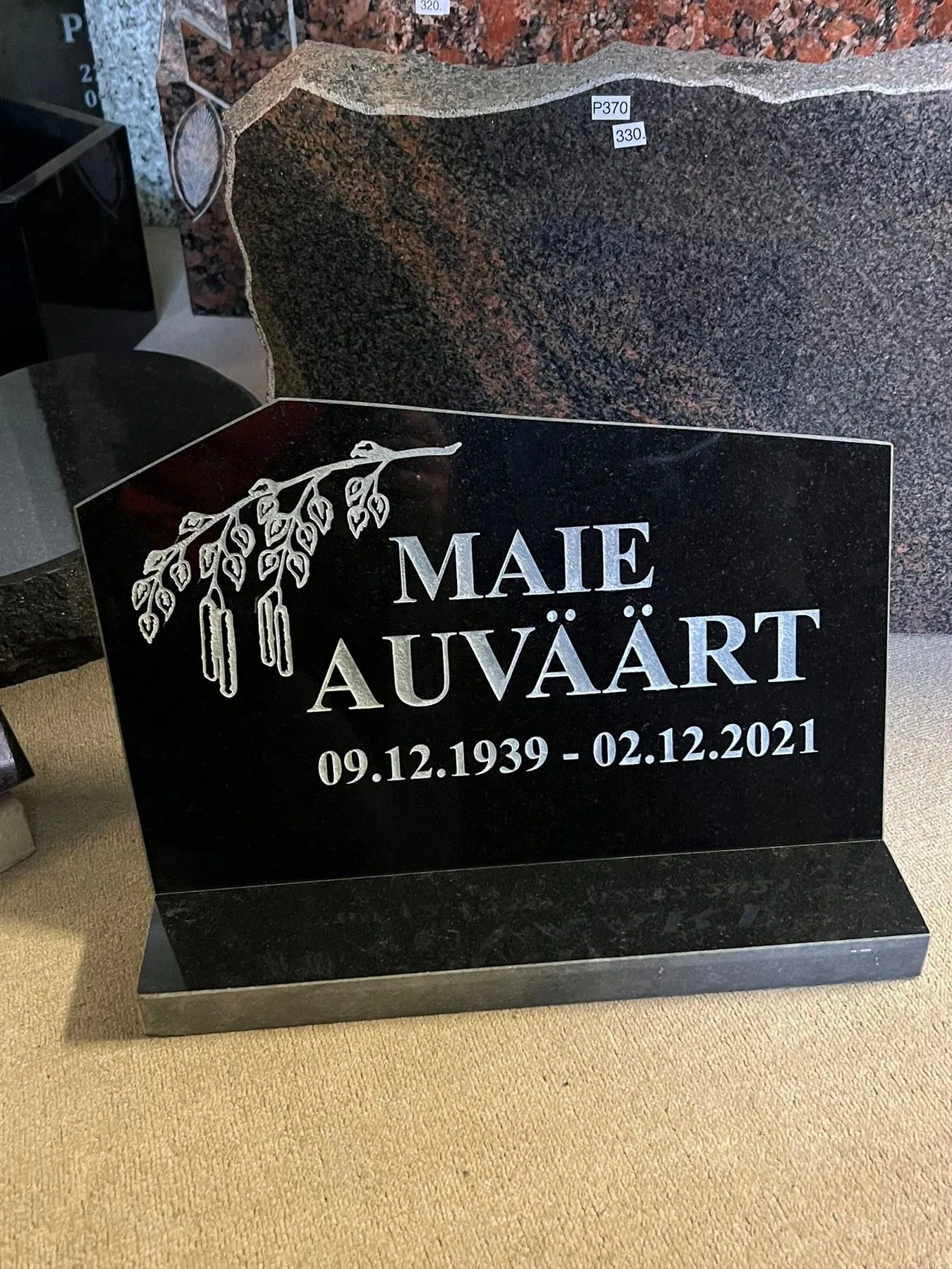 Individuaalsete kirjadega hauaplaadid