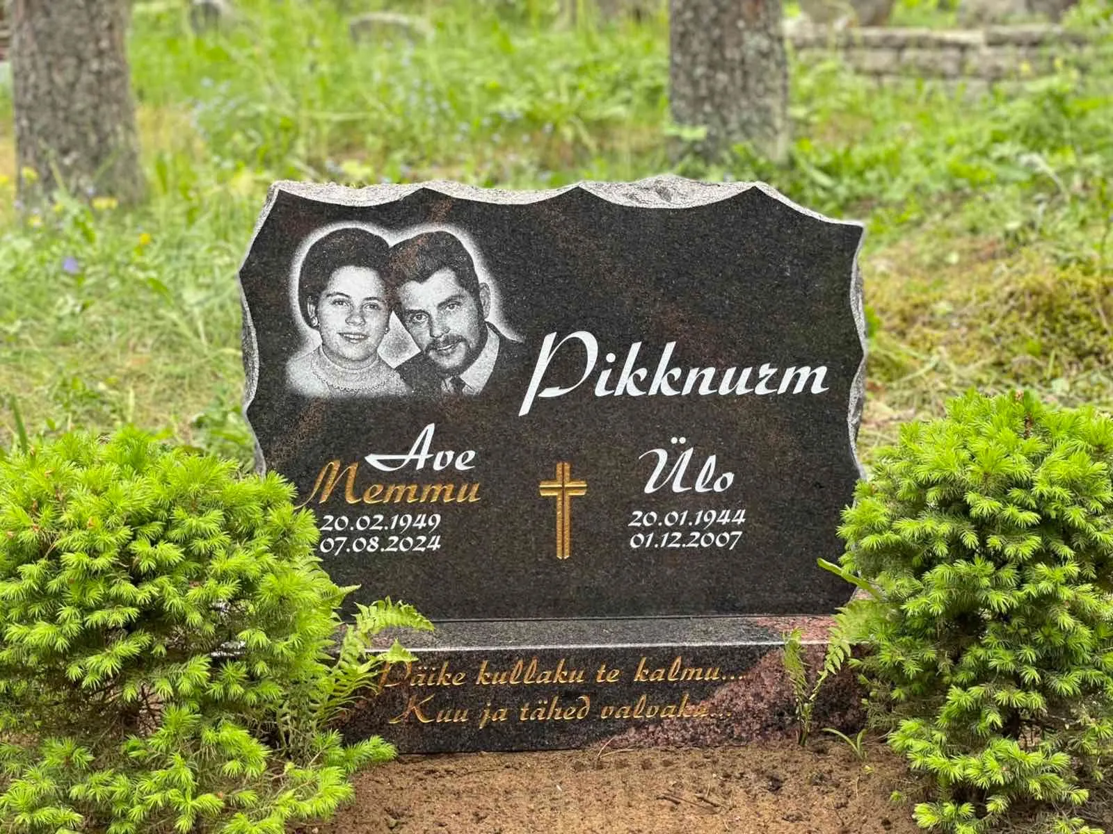 Klombitud hauakivid_39