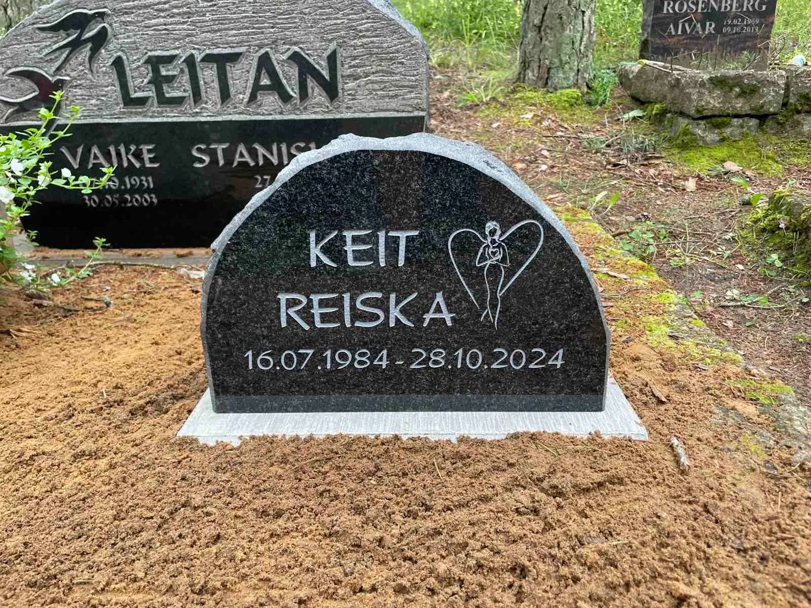 Klombitud hauakivid_25