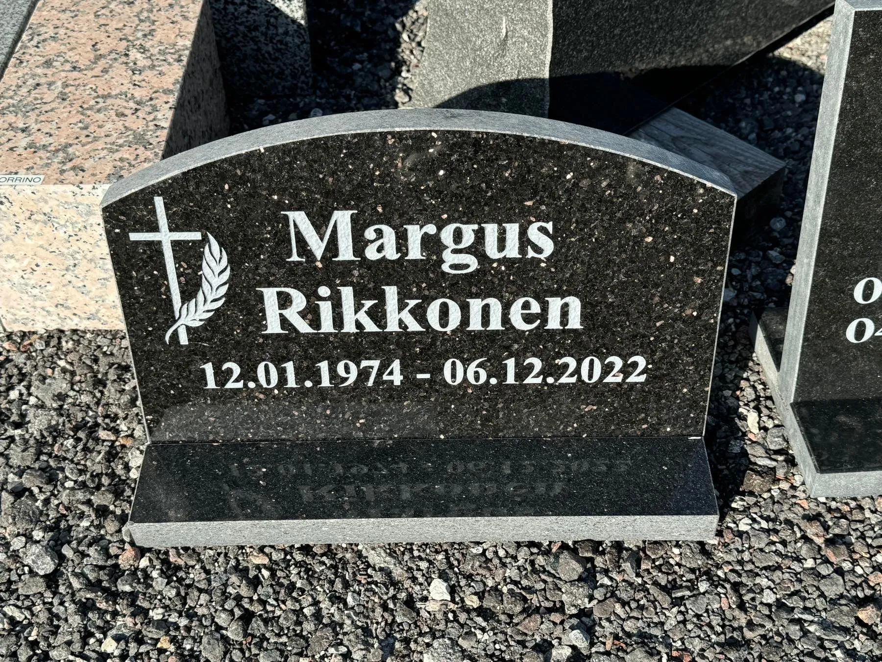 Individuaalsete kirjadega hauaplaadid