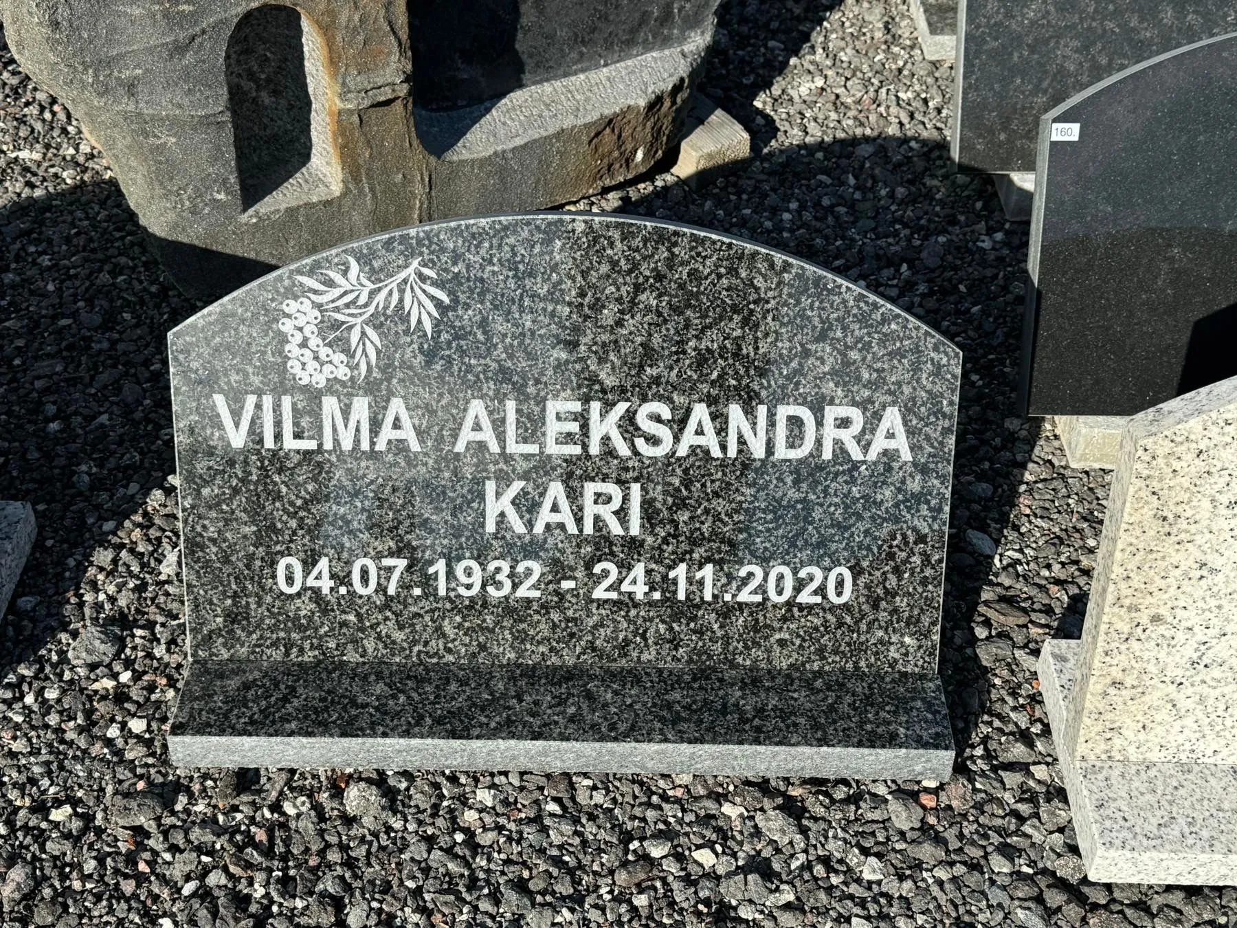 Individuaalsete kirjadega hauaplaadid