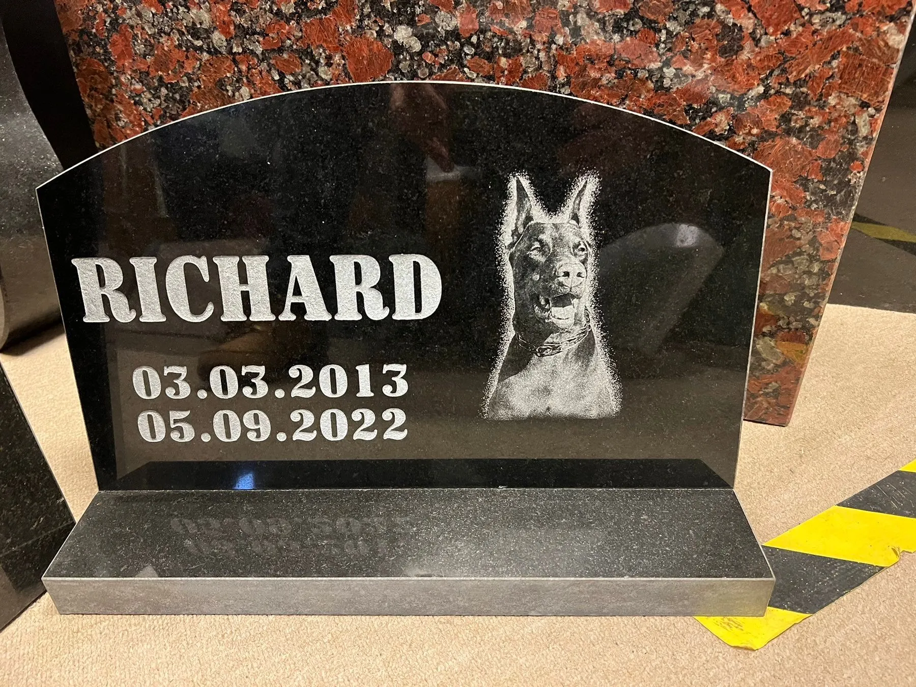 Lemmikloomade hauakivid