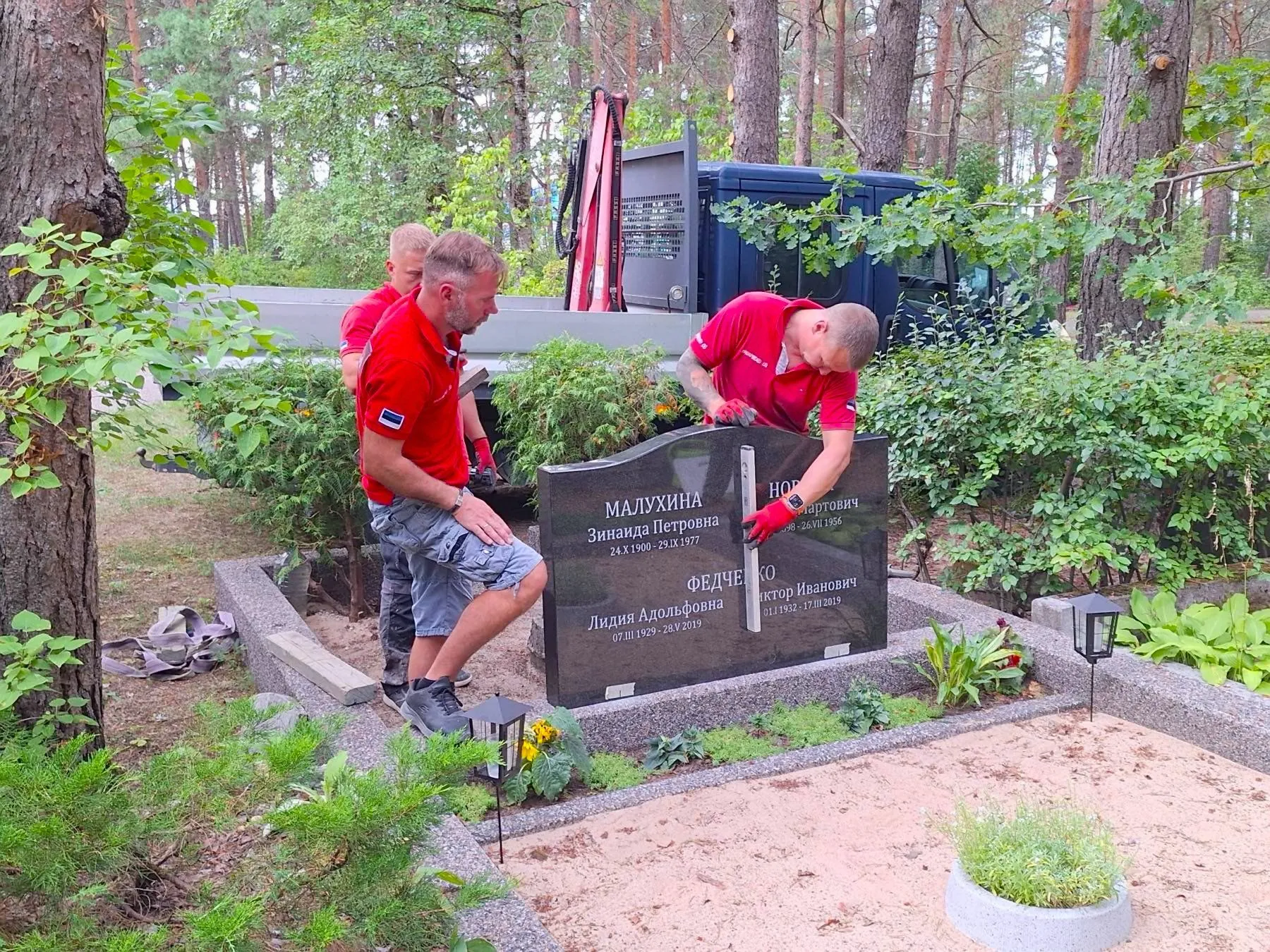 Hauakivide paigaldamine