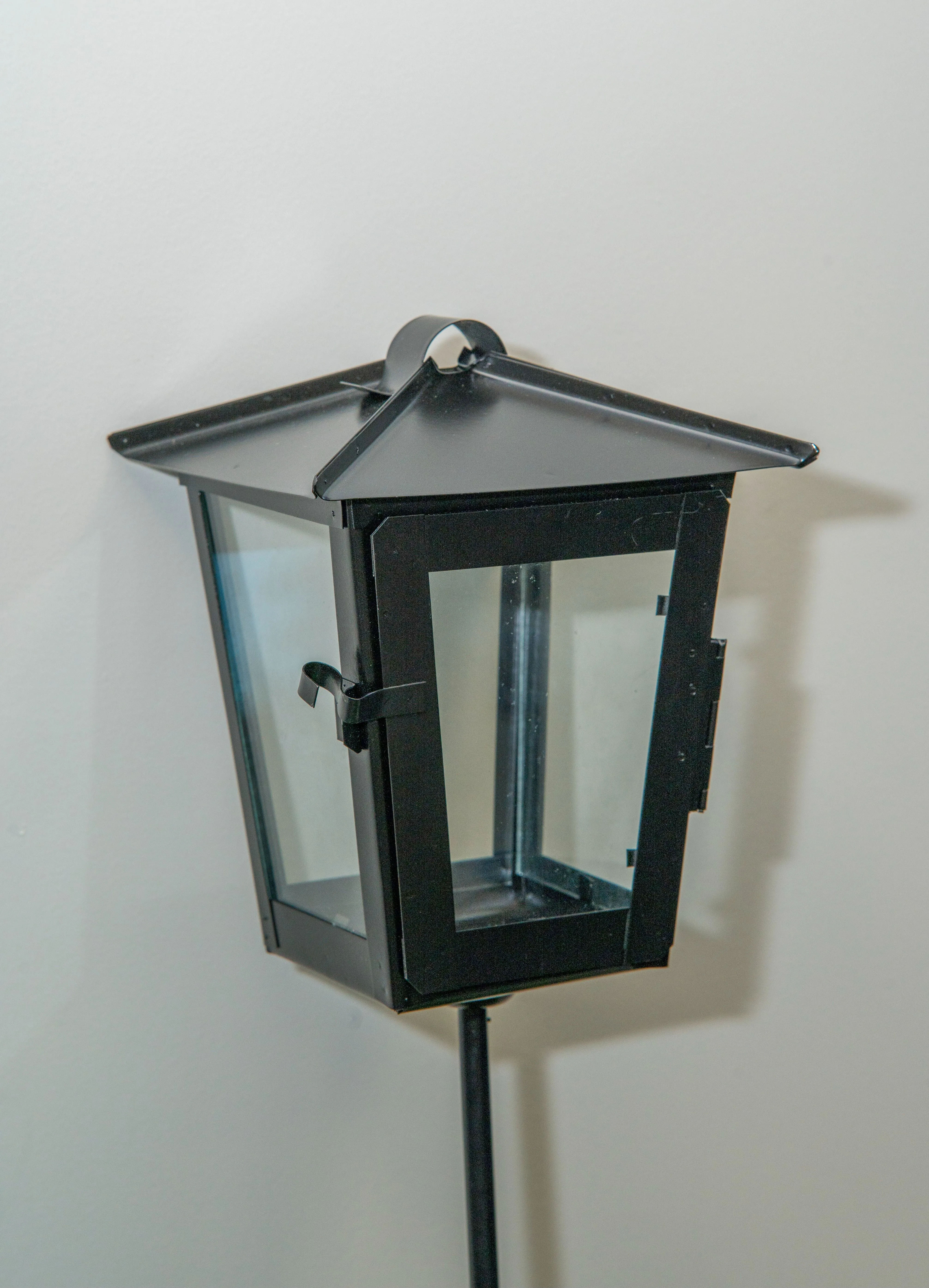 Metallist laternad ja lambid