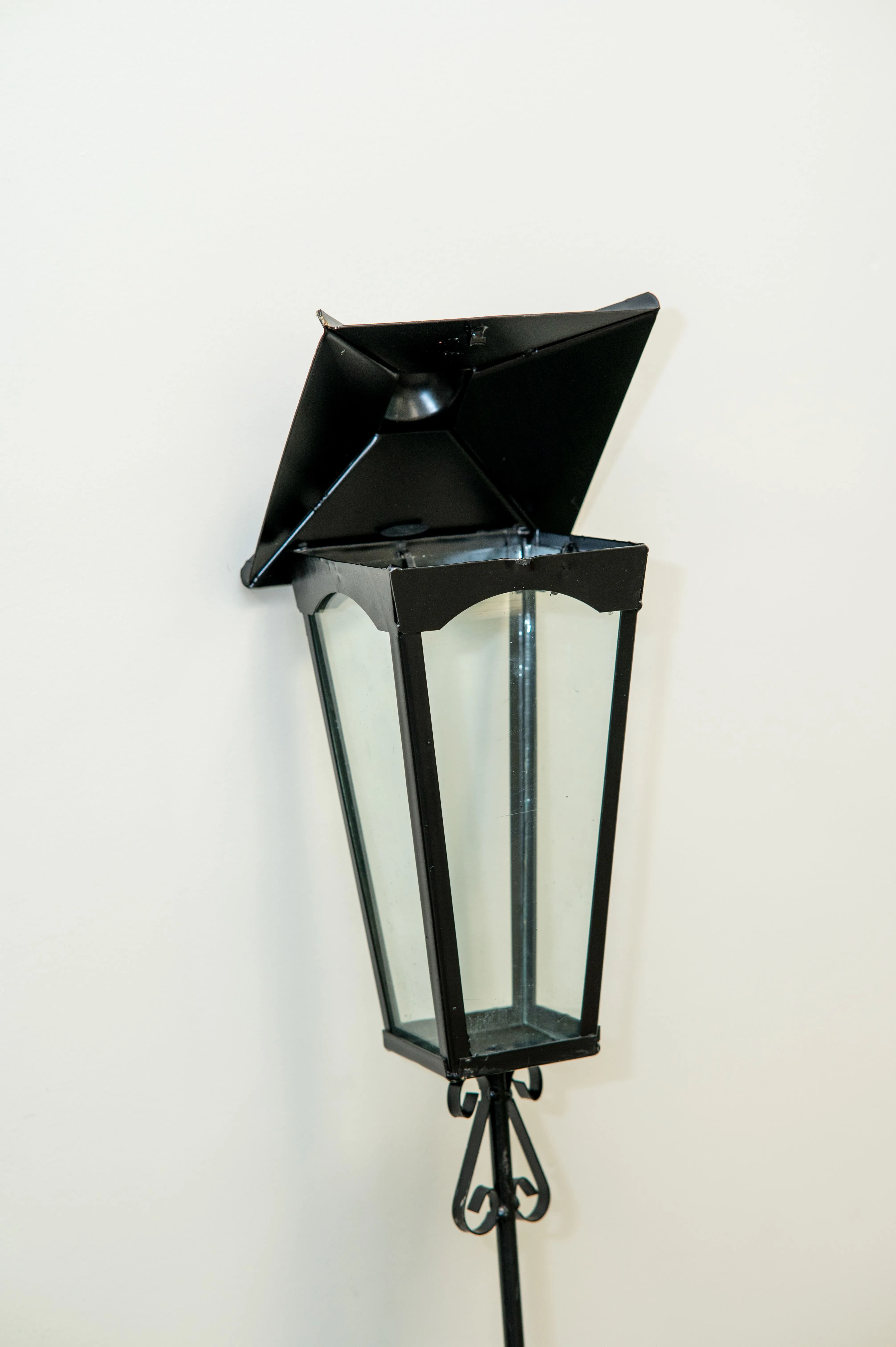 Metallist laternad ja lambid