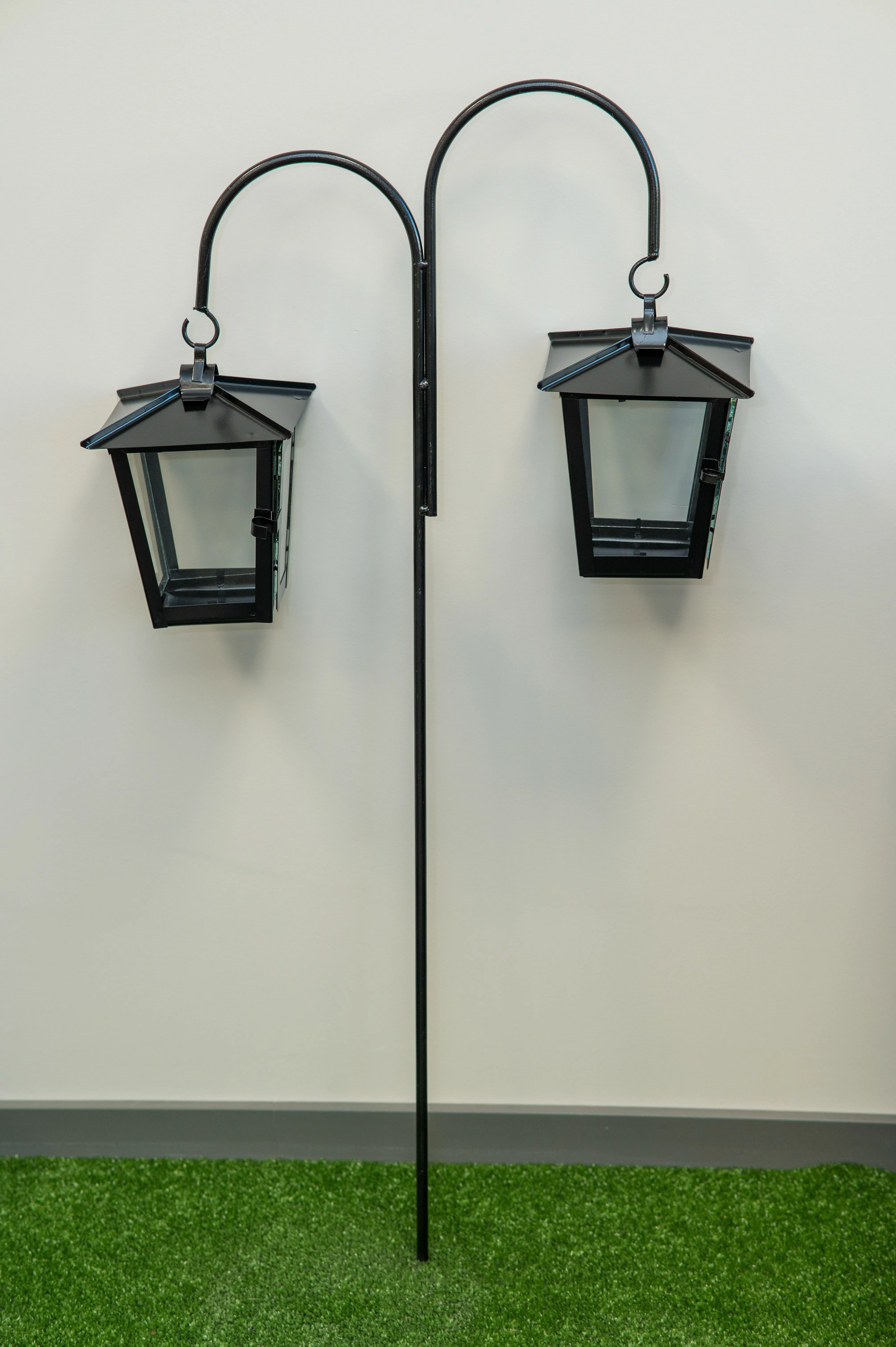 Metallist laternad ja lambid