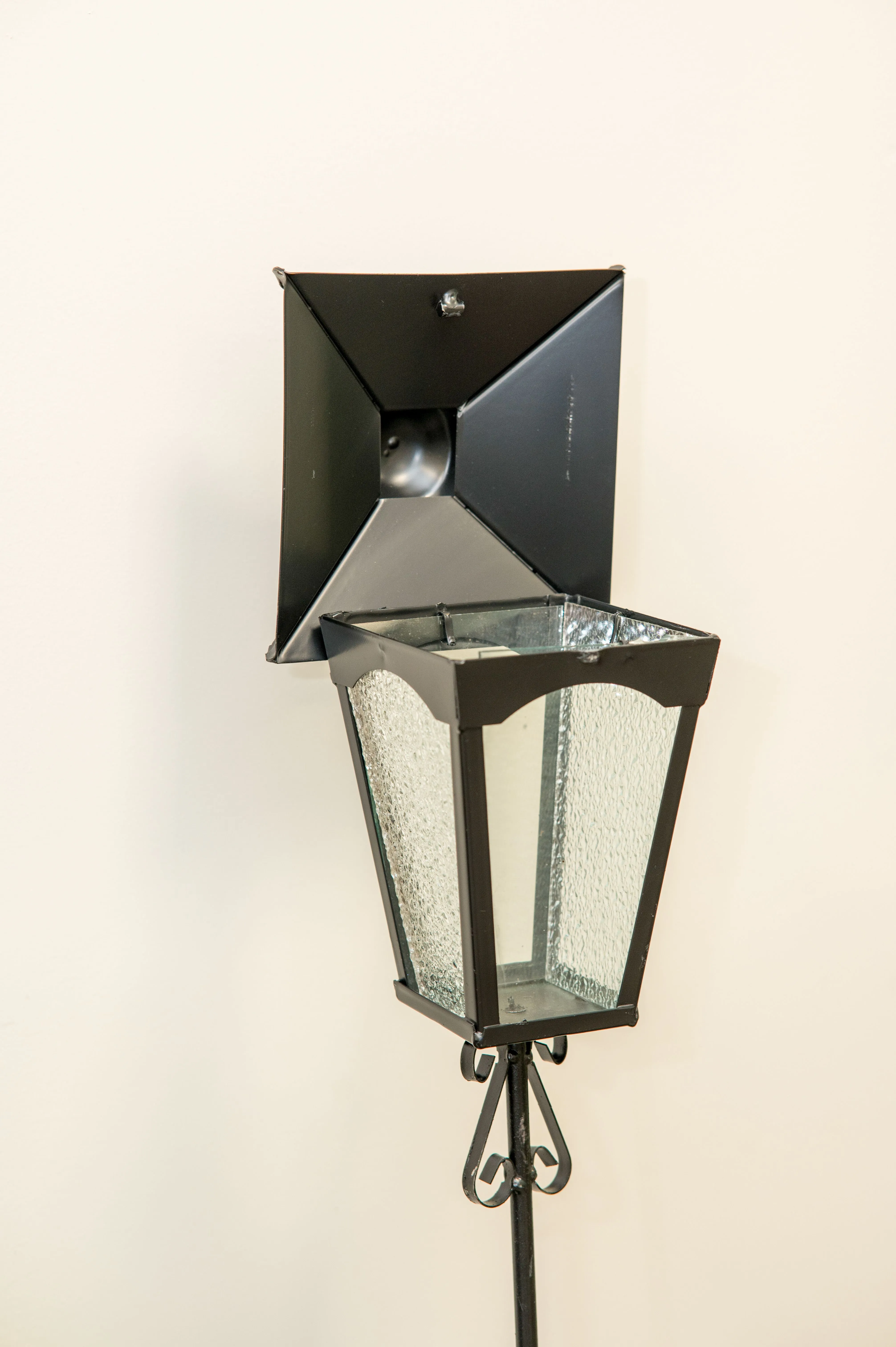 Metallist laternad ja lambid